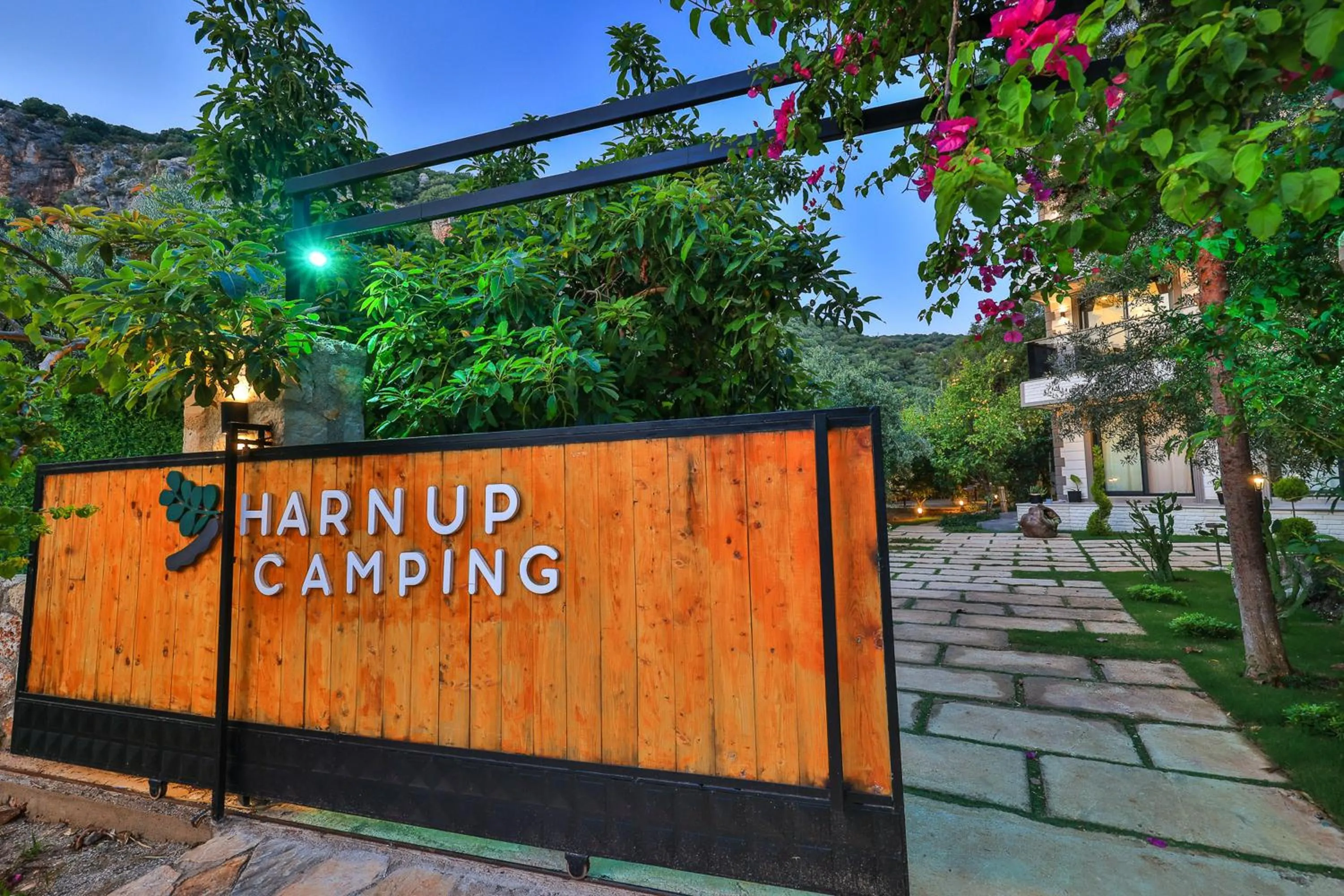 Facade/entrance in Harnup Apart