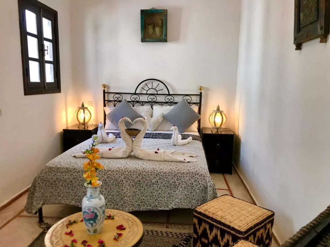 Photo of the whole room, Bed in Riad Iklil