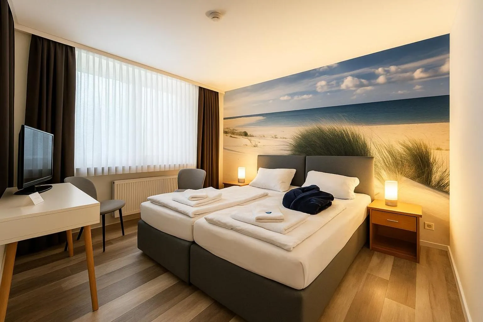 Photo of the whole room, Bed in City Center Hotel Garni Cuxhaven