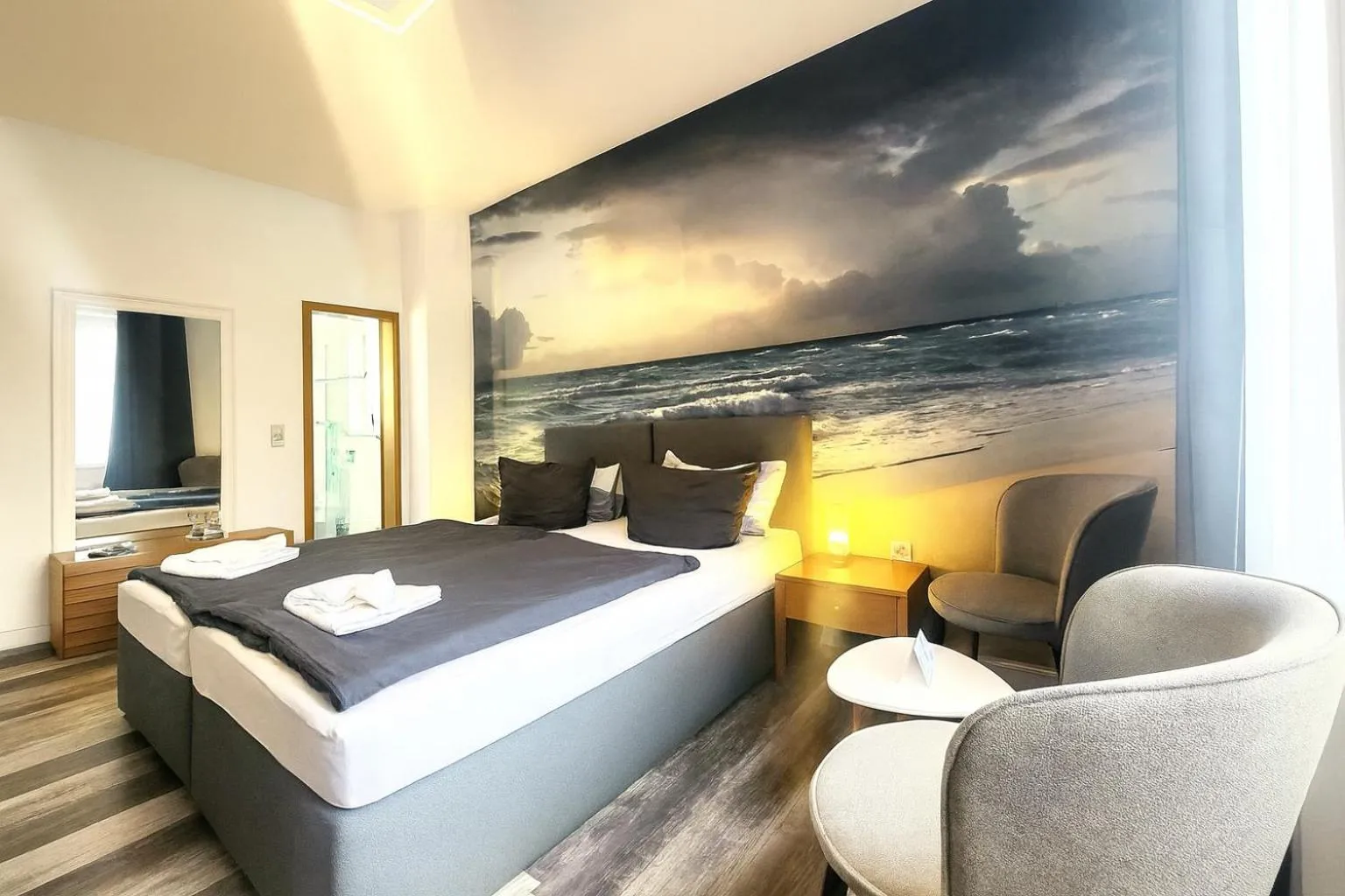 Photo of the whole room, Bed in City Center Hotel Garni Cuxhaven