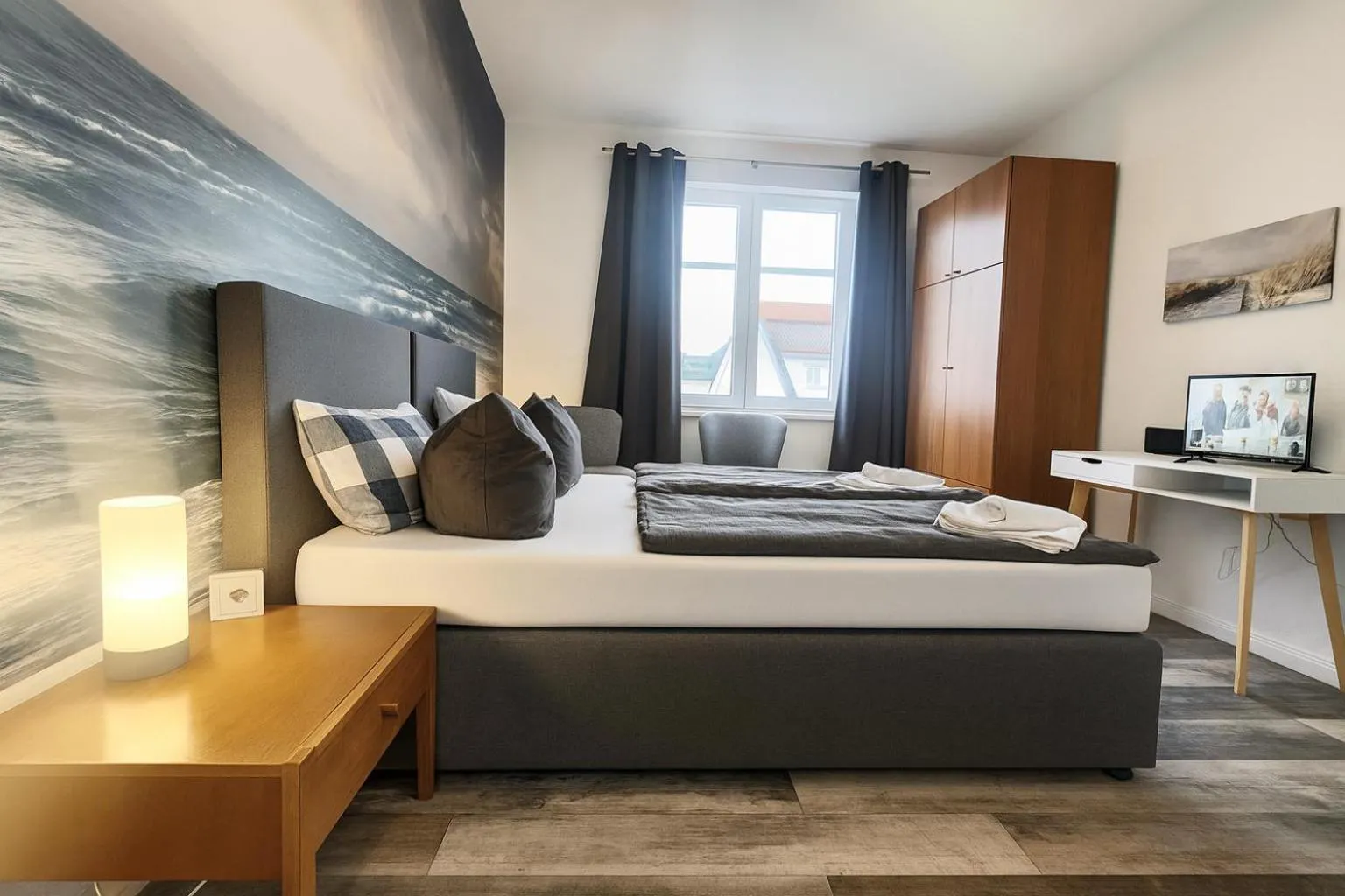 Photo of the whole room, Bed in City Center Hotel Garni Cuxhaven