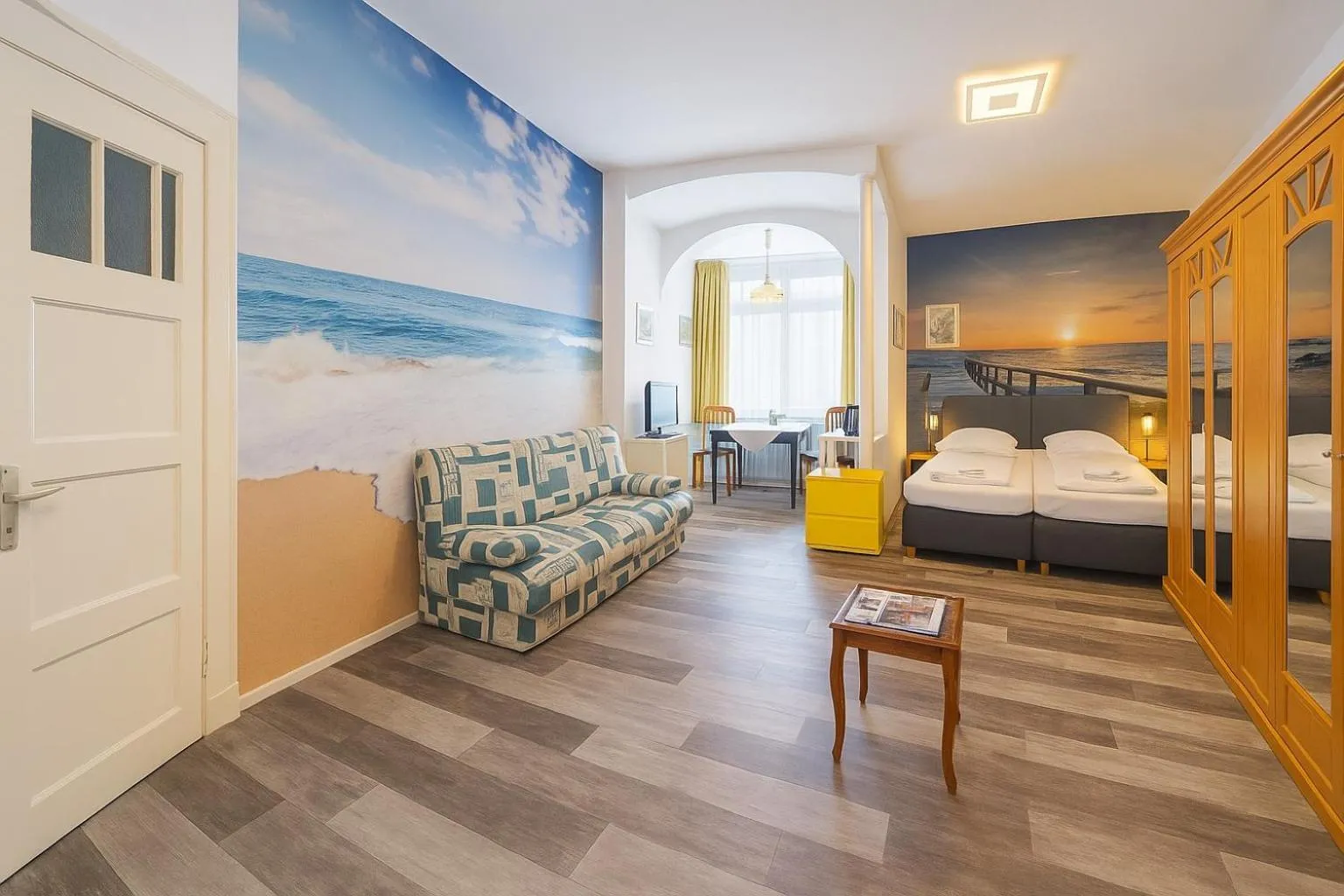 Photo of the whole room, Bed in City Center Hotel Garni Cuxhaven