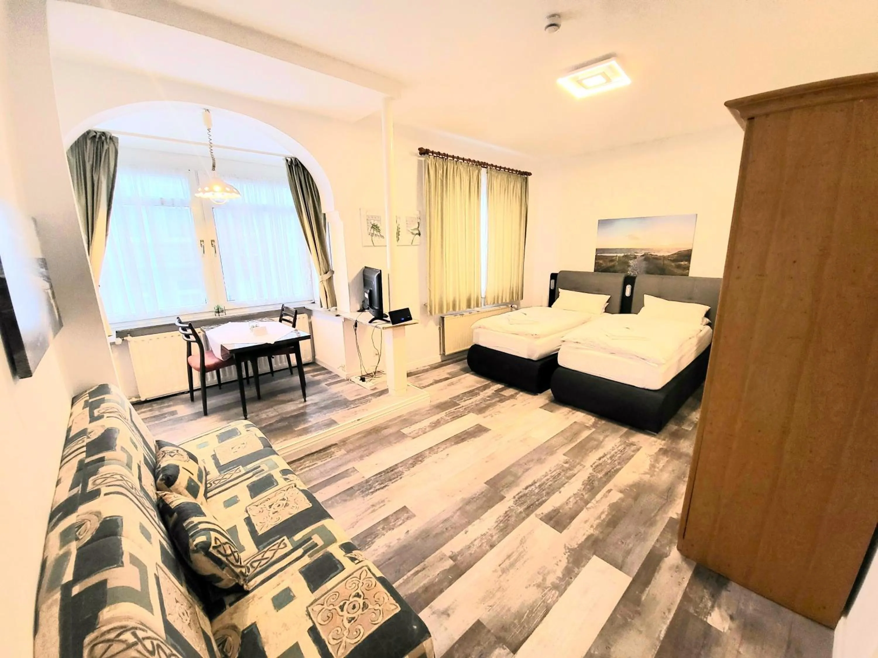 Property building, Bed in City Center Hotel Garni Cuxhaven