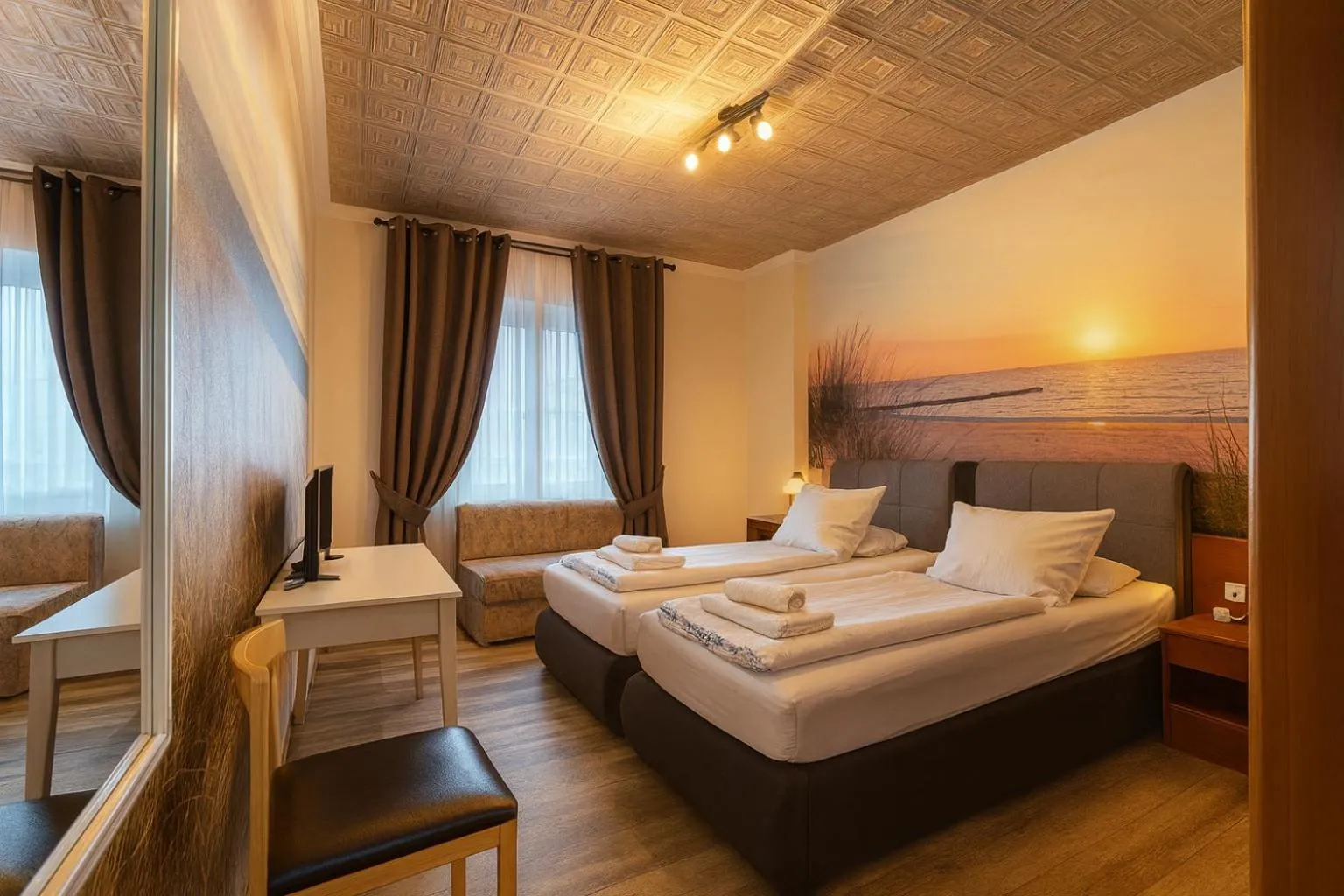 Photo of the whole room, Bed in City Center Hotel Garni Cuxhaven