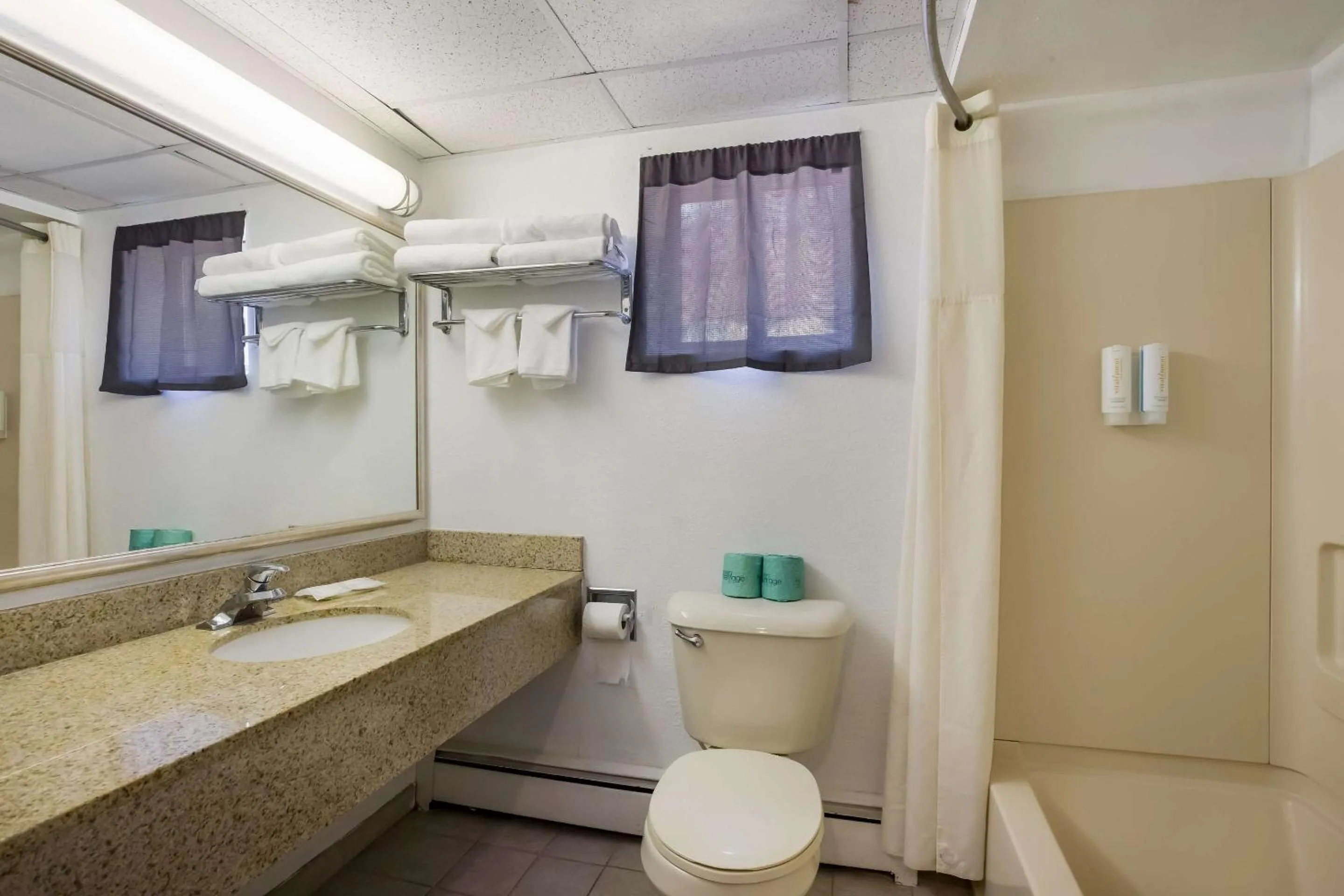 Bathroom in Suburban Studios Millville