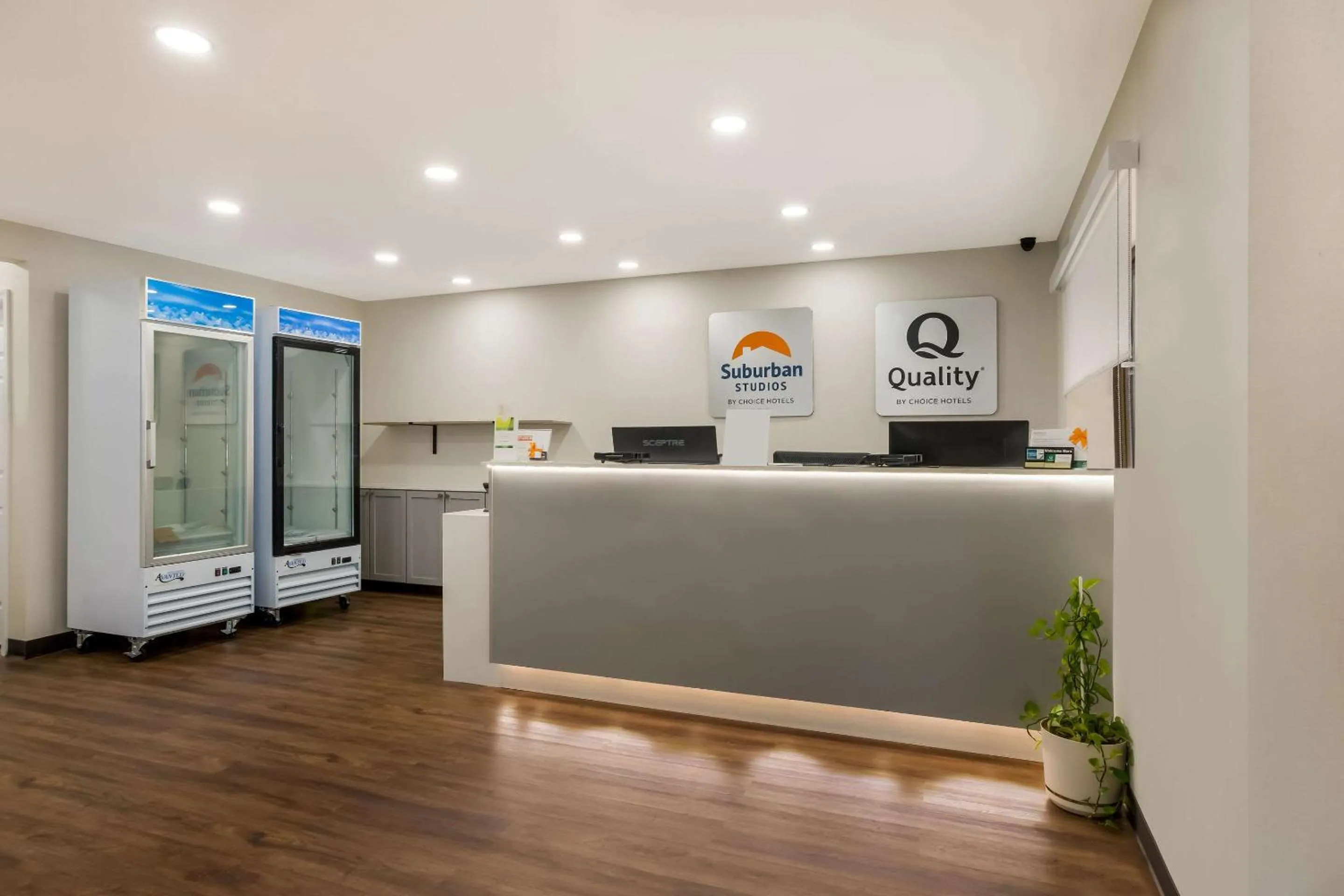 Lobby or reception in Suburban Studios Millville