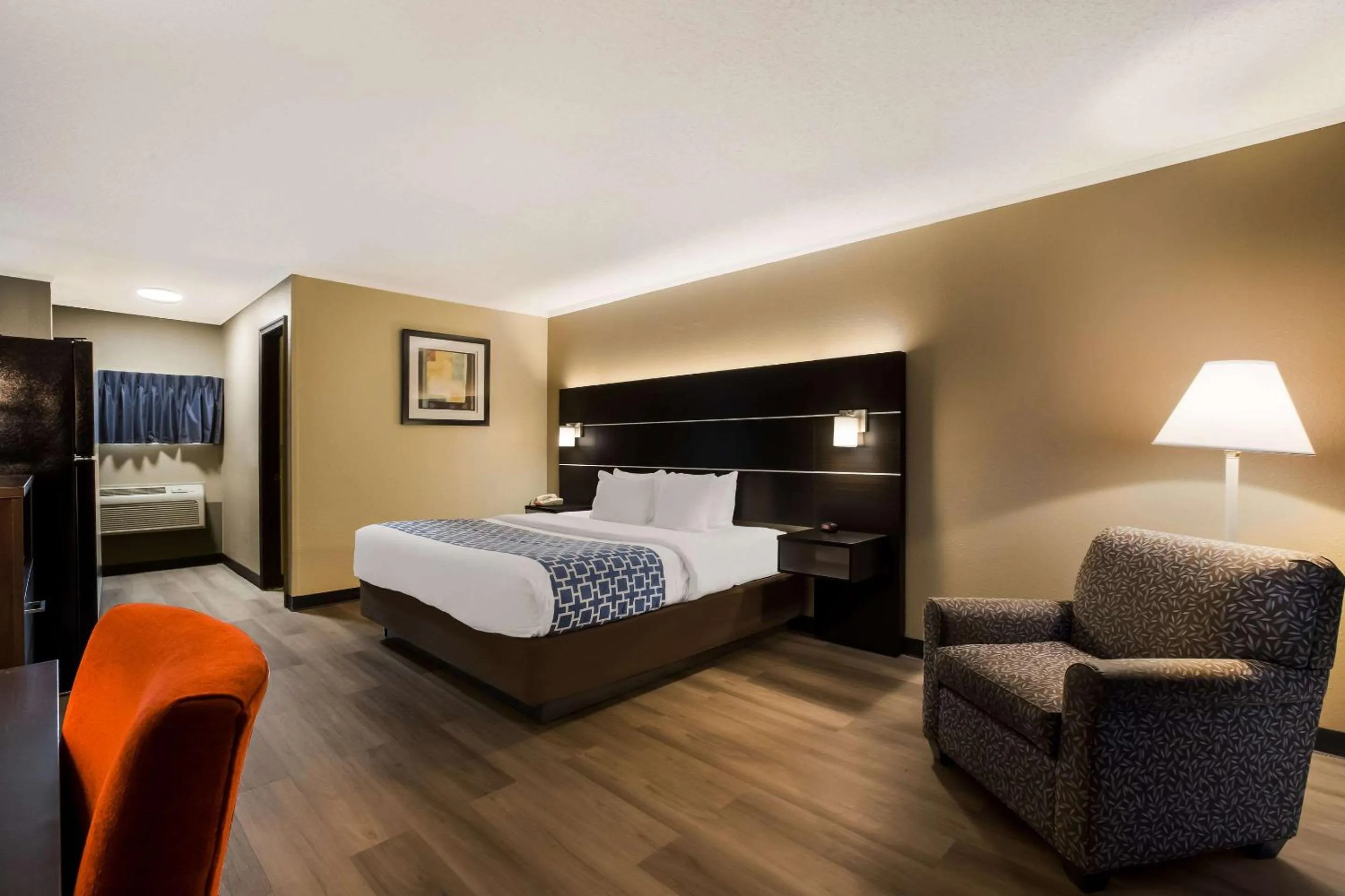 Bed in Suburban Studios Millville