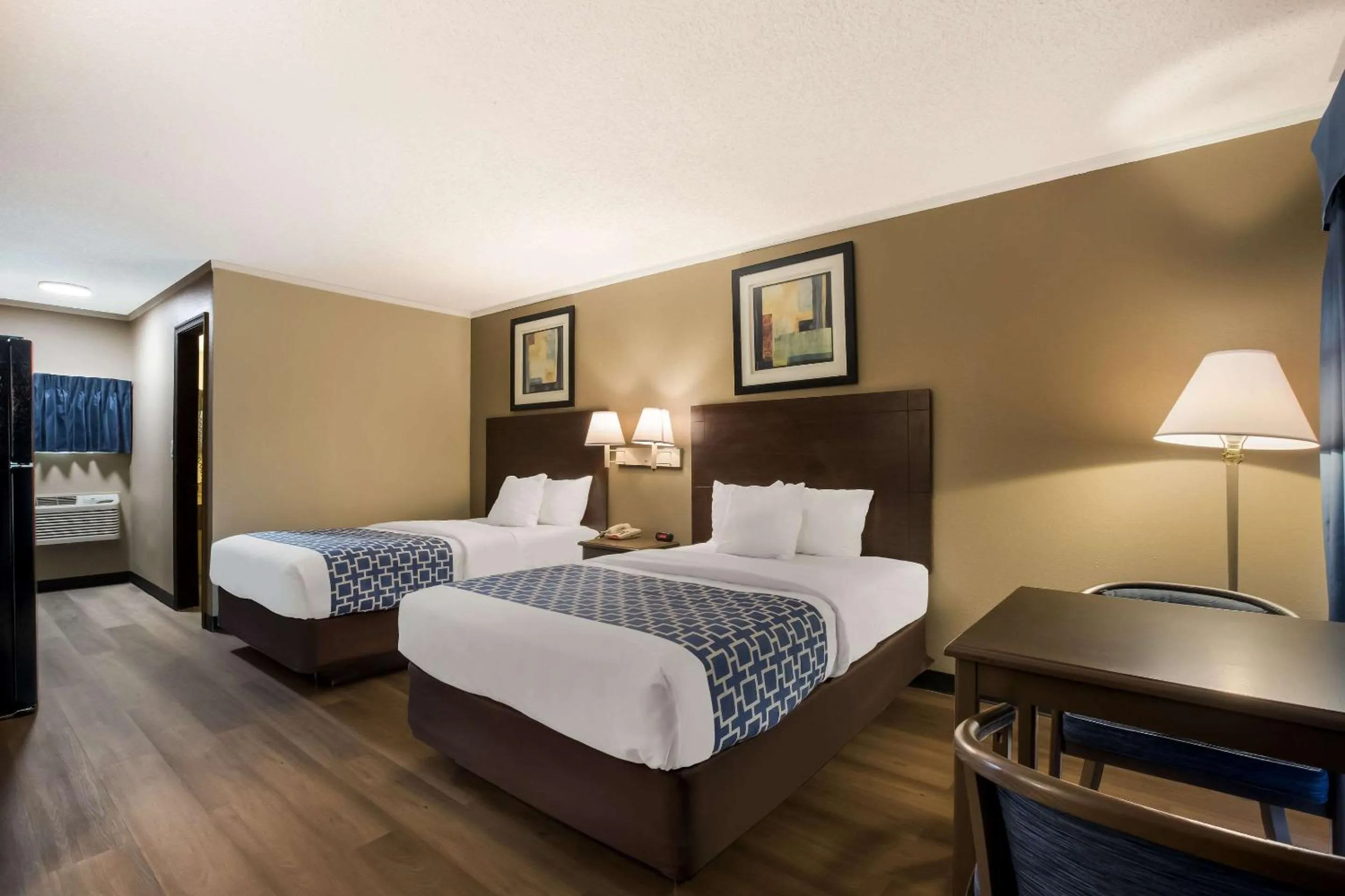 Bed in Suburban Studios Millville