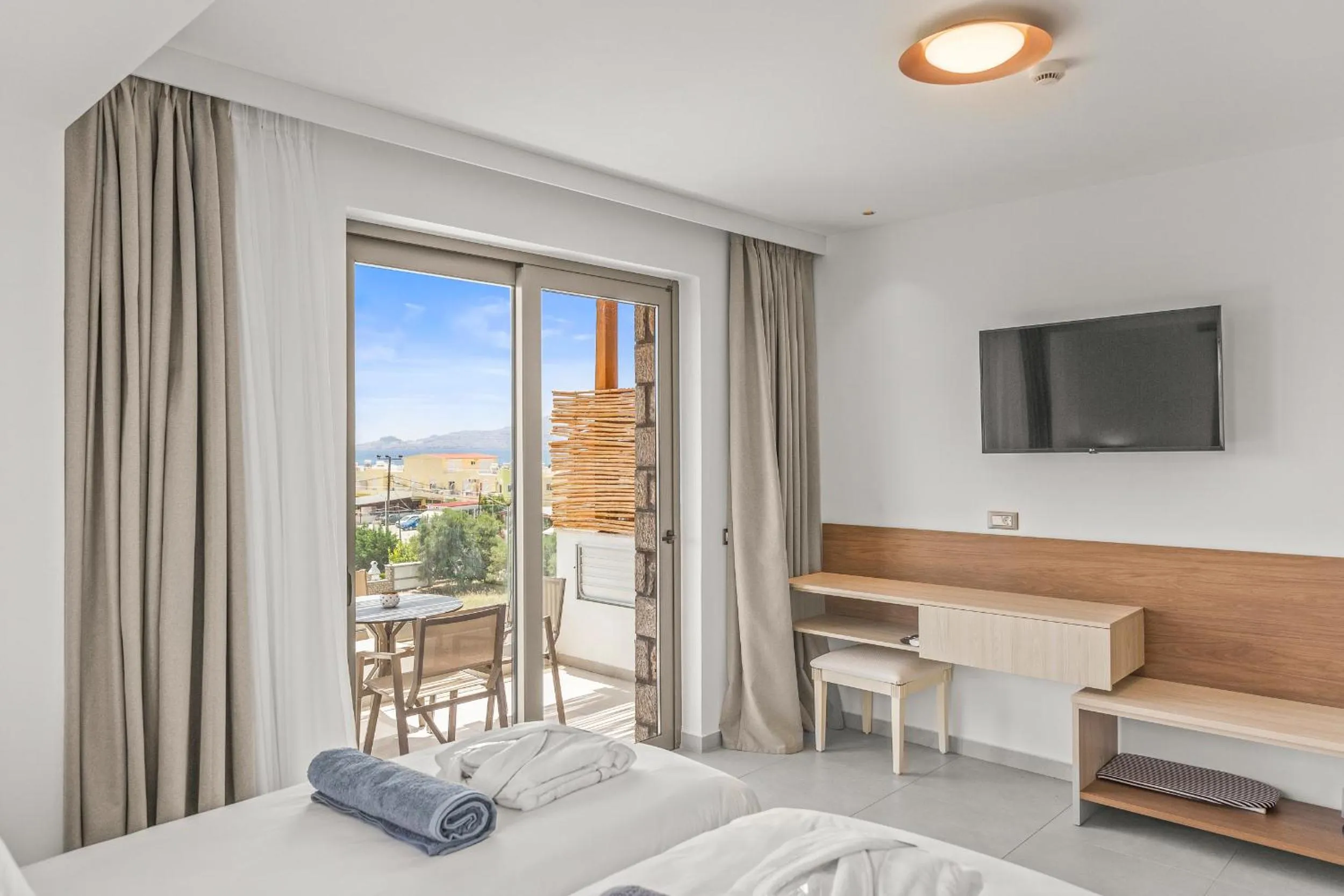 Property building, Bed in KOUROS STONE SUITES