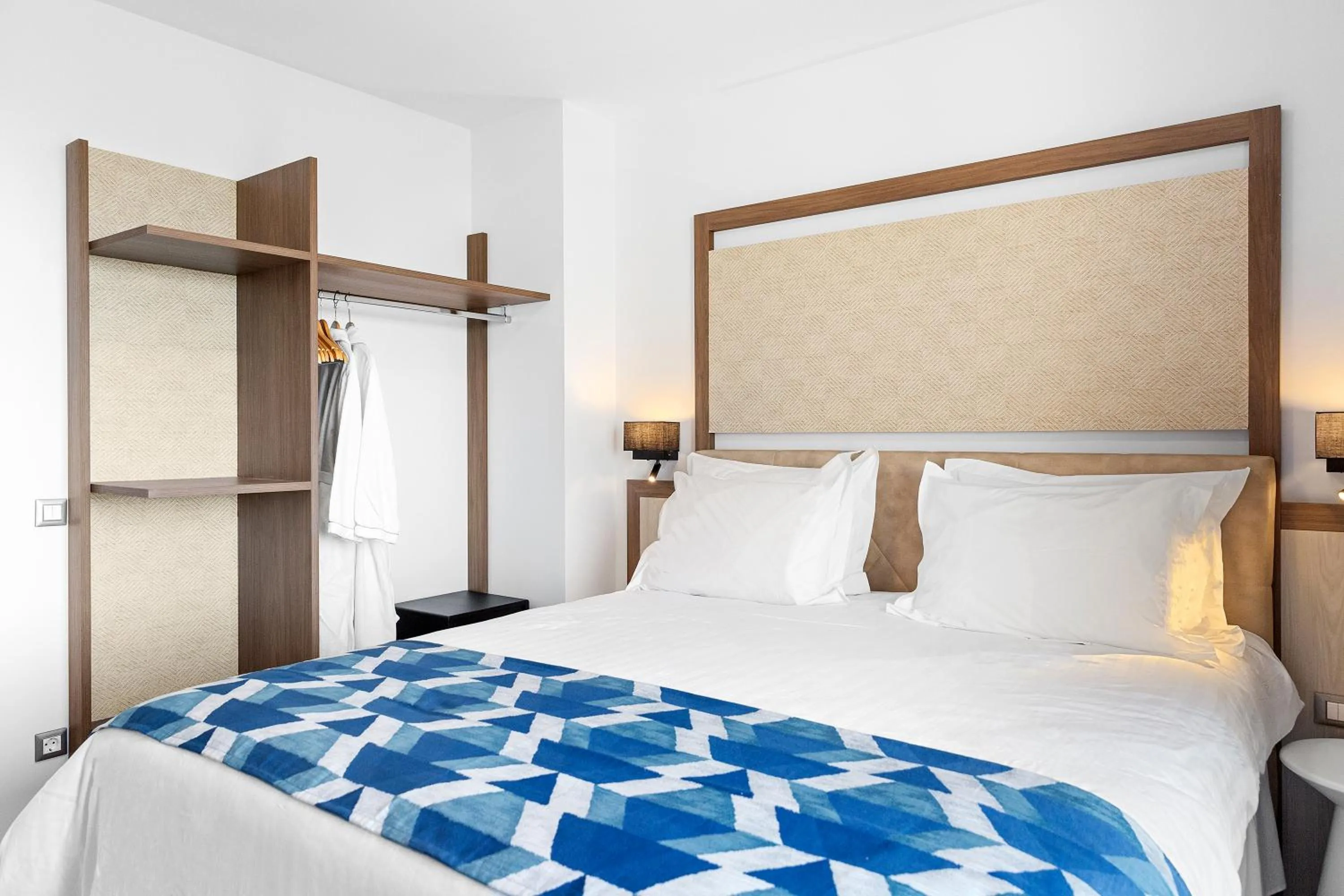 wardrobe, Bed in KOUROS STONE SUITES