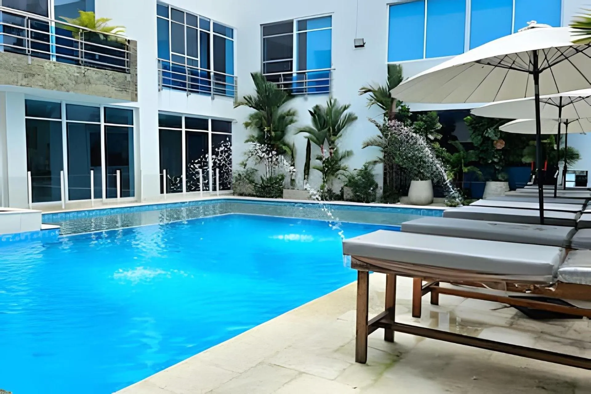 Swimming pool in Hotel Lotto Boutique