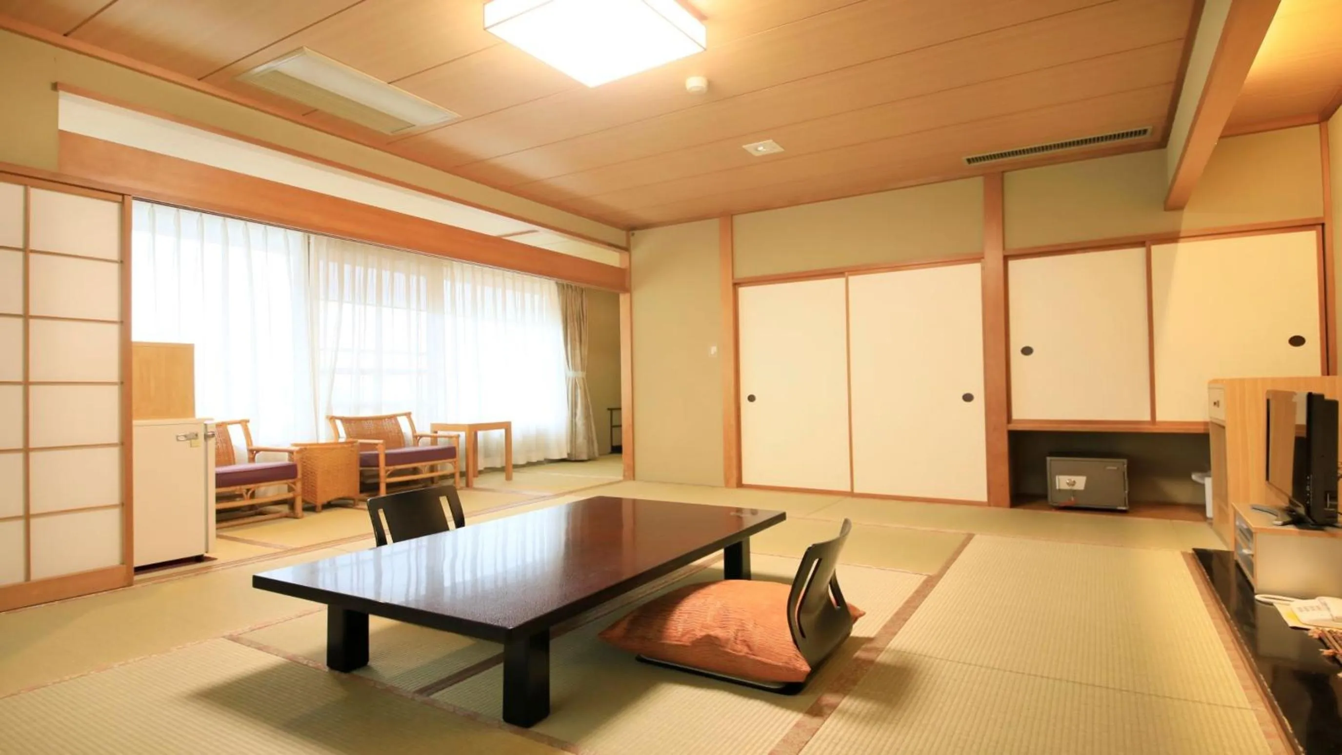 Photo of the whole room in Yuyado Mikannoki