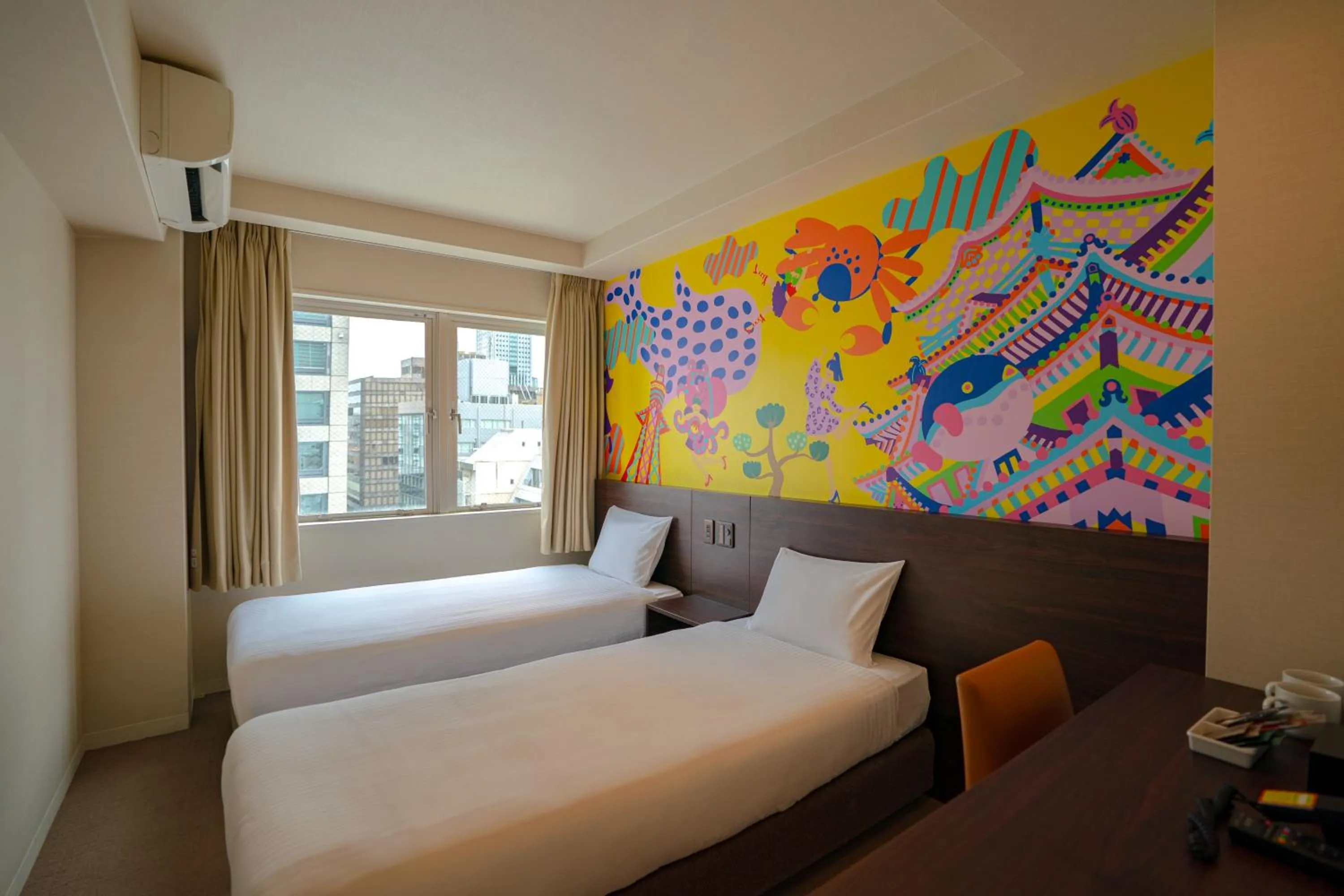 Bed in Lub d Osaka Honmachi - Near Dotonbori & Next to Hommachi Station