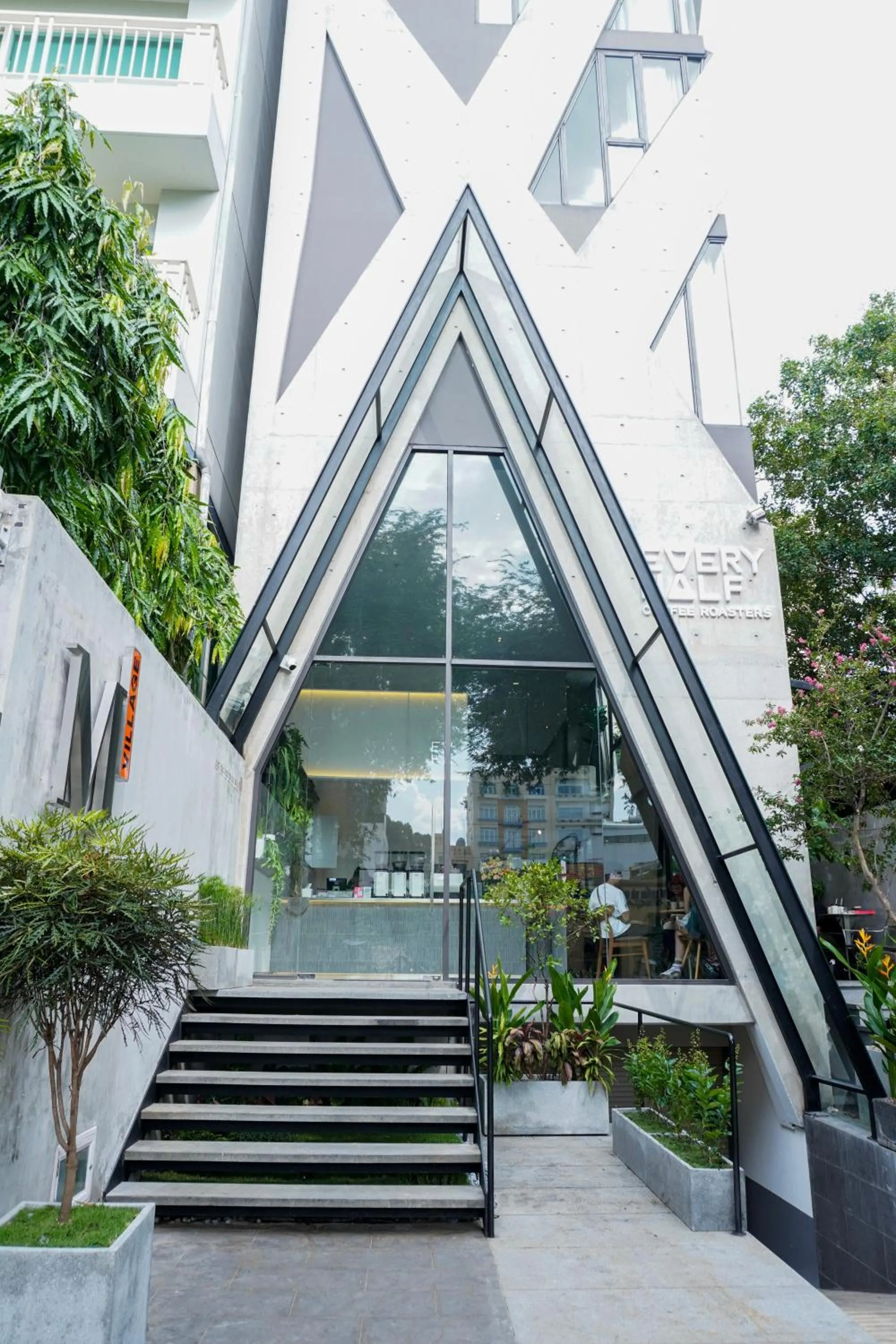 Property building in Express by M Village Nguyễn Văn Thủ