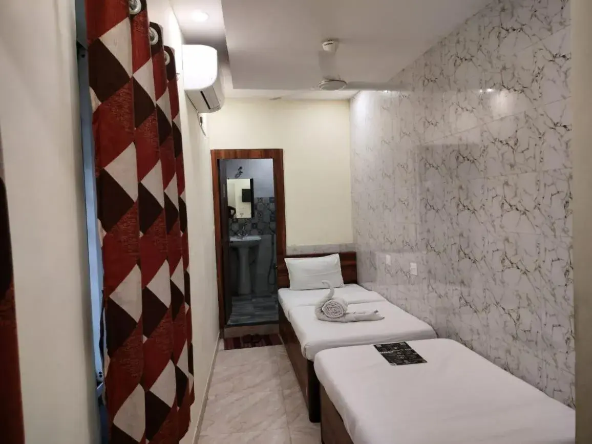 Budget Single Room - single occupancy in Hotel Holiday Express Budget Single Room - single occupancy in Hotel Holiday Express