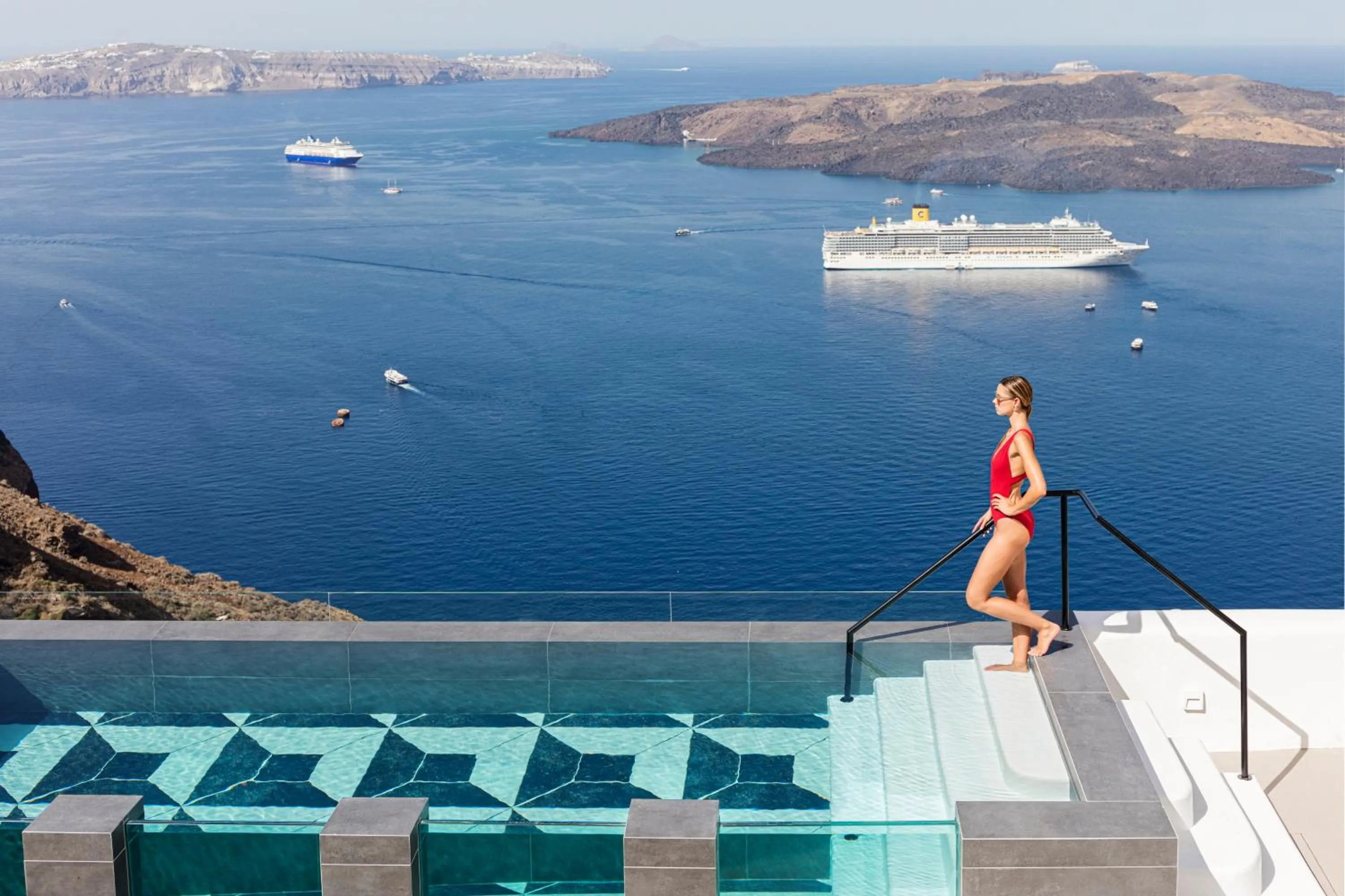 Swimming pool in CASASUNSHA Hybrid Retreat Santorini