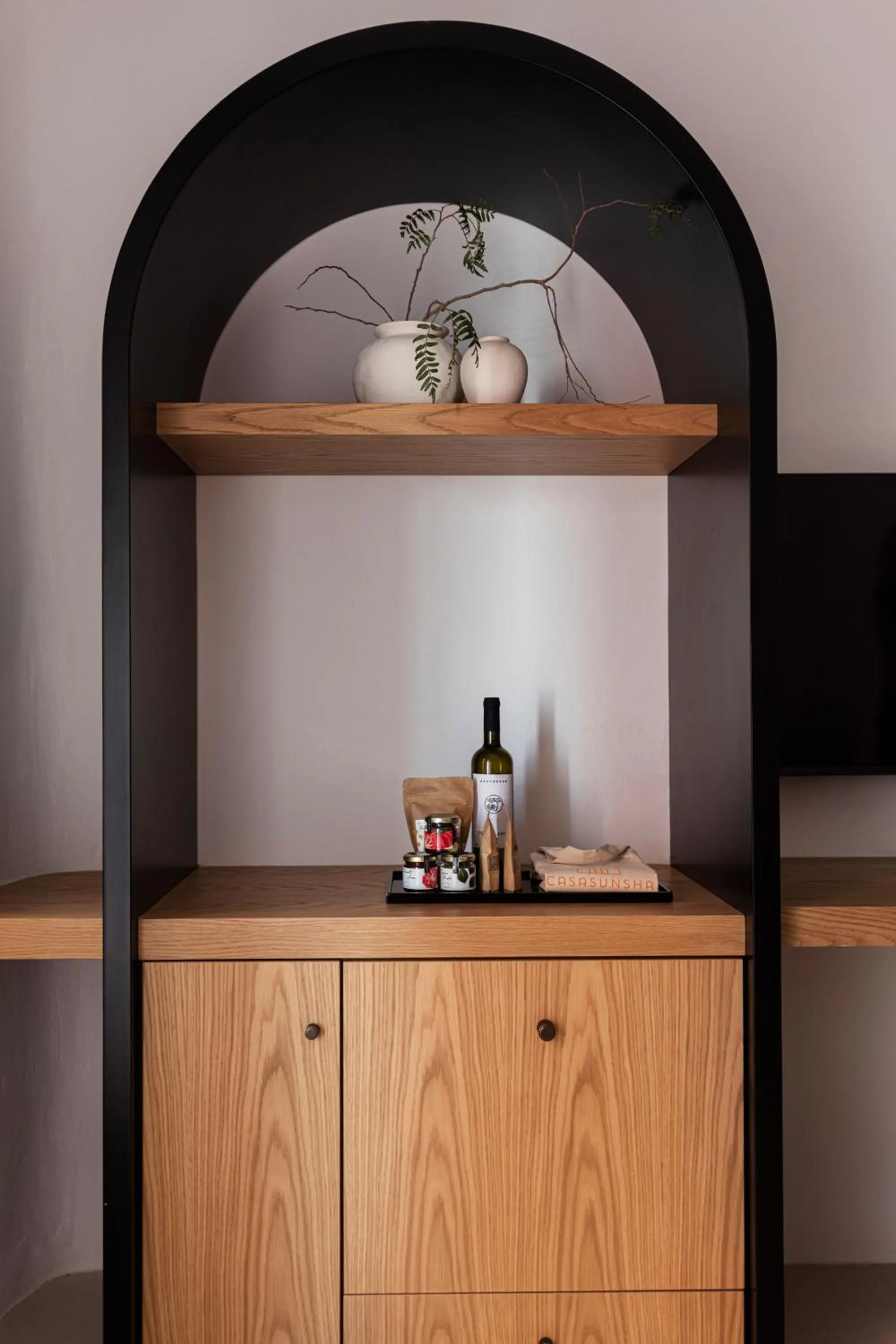 Decorative detail in CASASUNSHA Hybrid Retreat Santorini