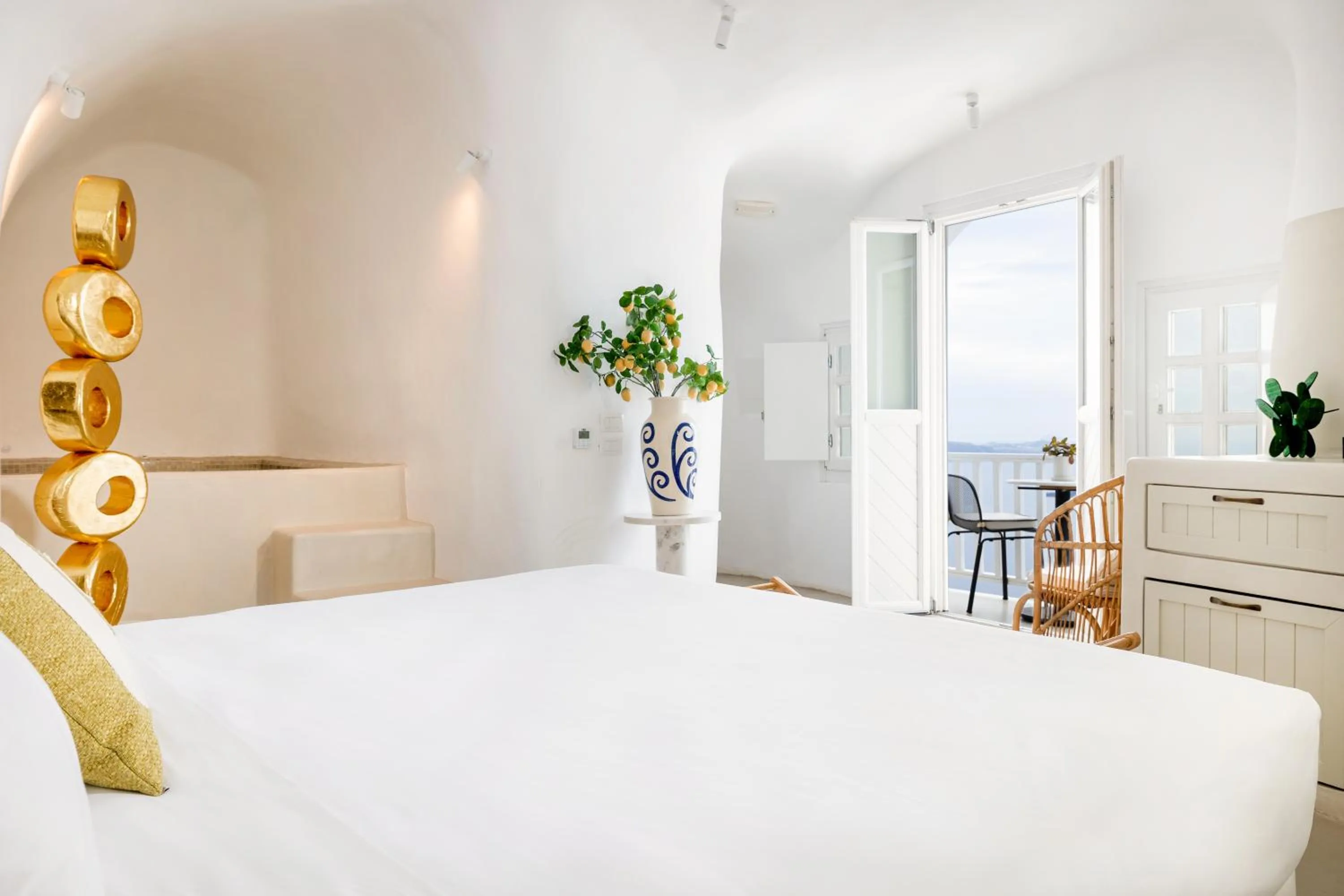 Bed in CASASUNSHA Hybrid Retreat Santorini