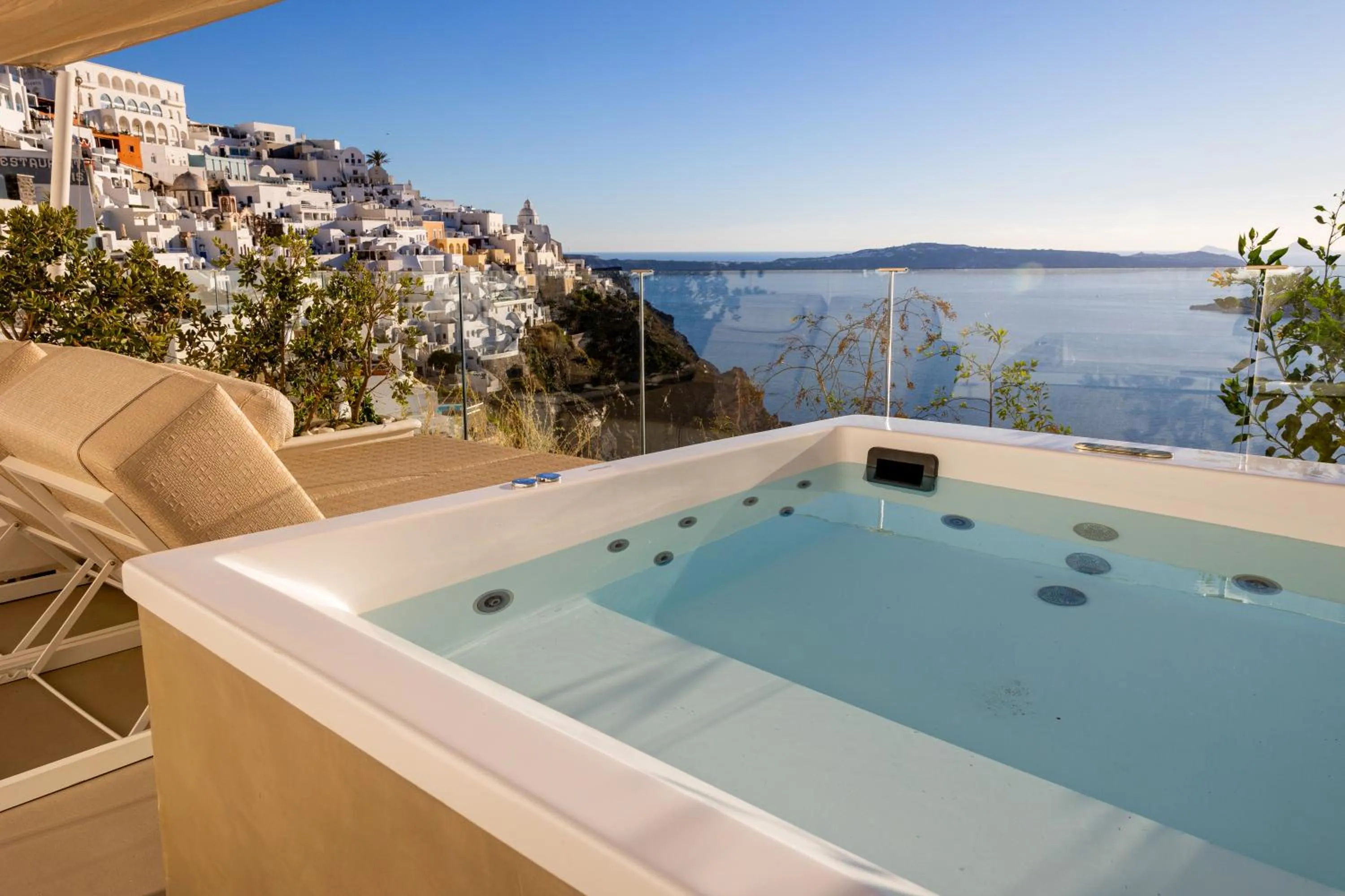 Day in CASASUNSHA Hybrid Retreat Santorini