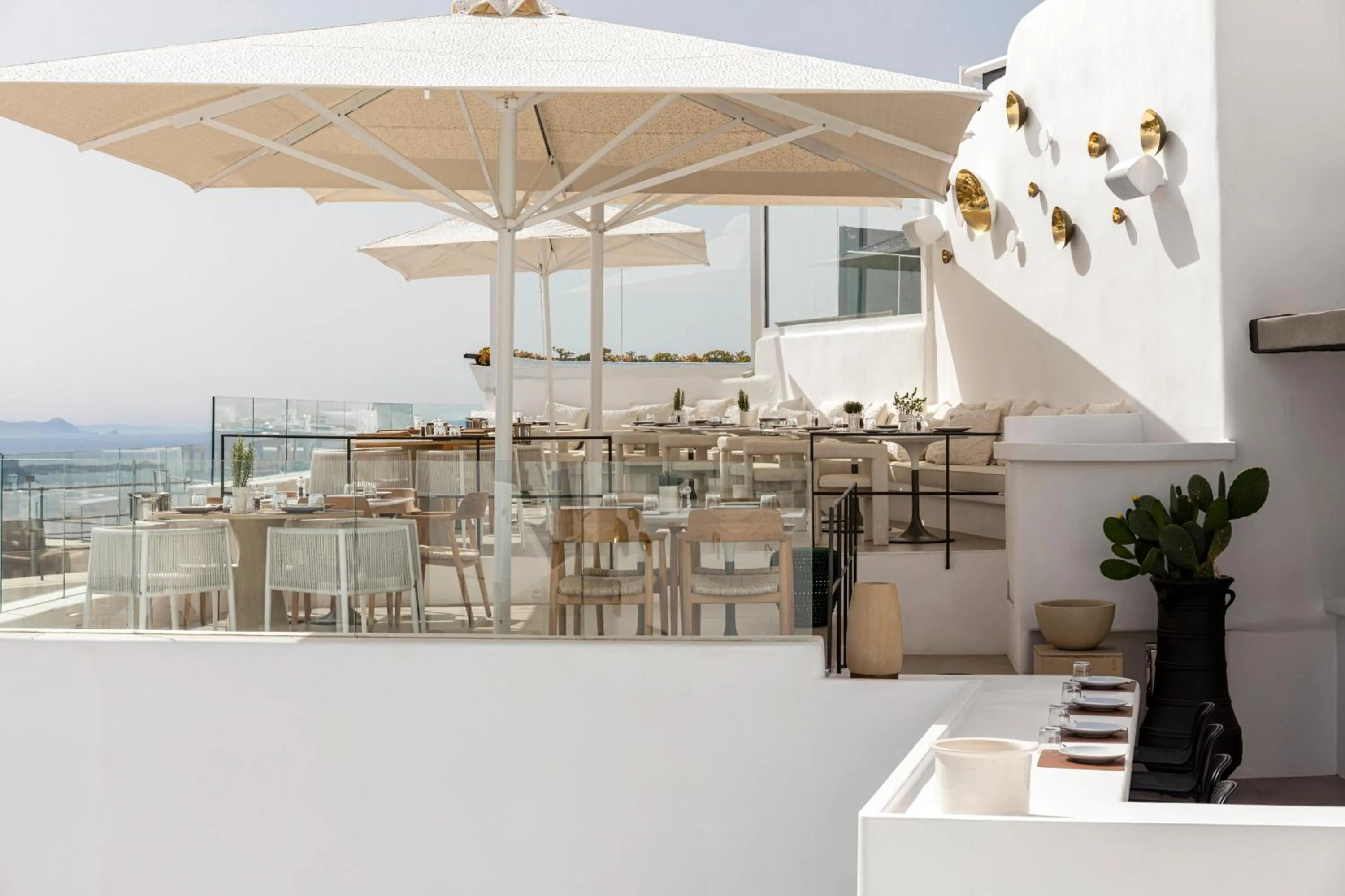 Restaurant/places to eat in CASASUNSHA Hybrid Retreat Santorini