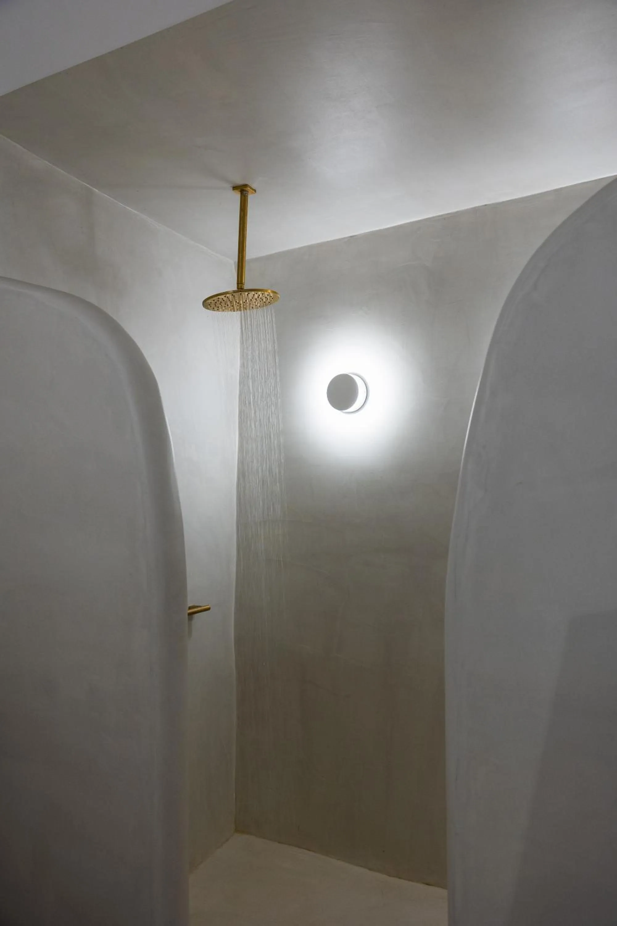 Shower in CASASUNSHA Hybrid Retreat Santorini