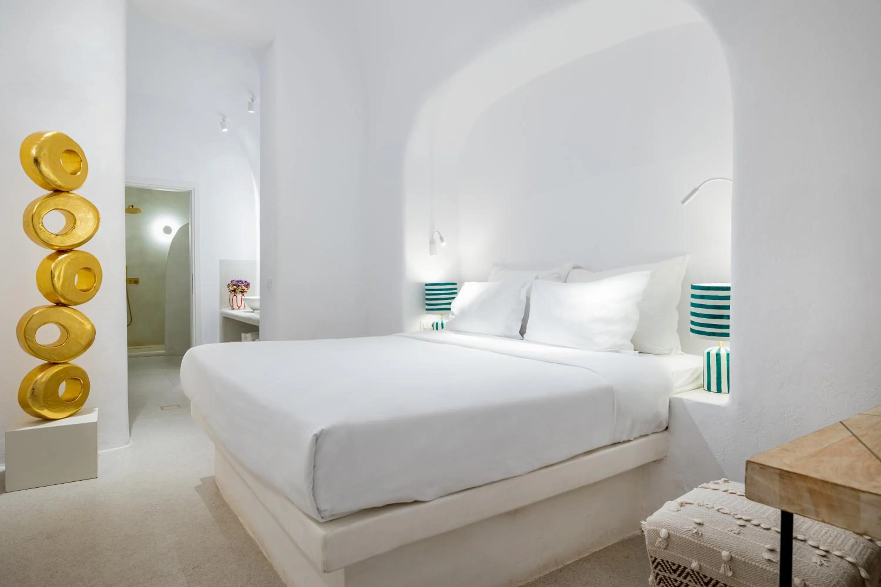 Bed in CASASUNSHA Hybrid Retreat Santorini