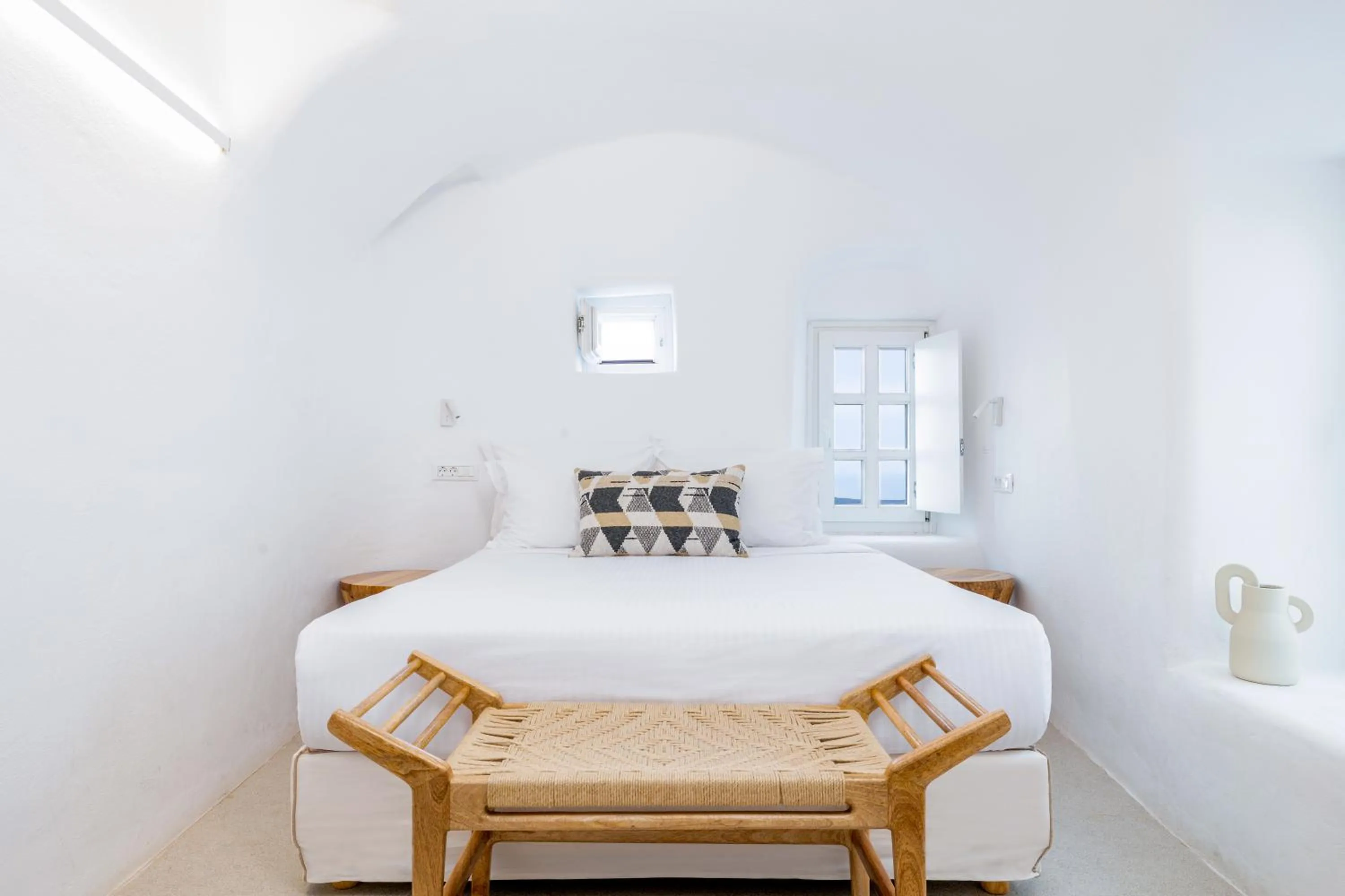 Bed in CASASUNSHA Hybrid Retreat Santorini