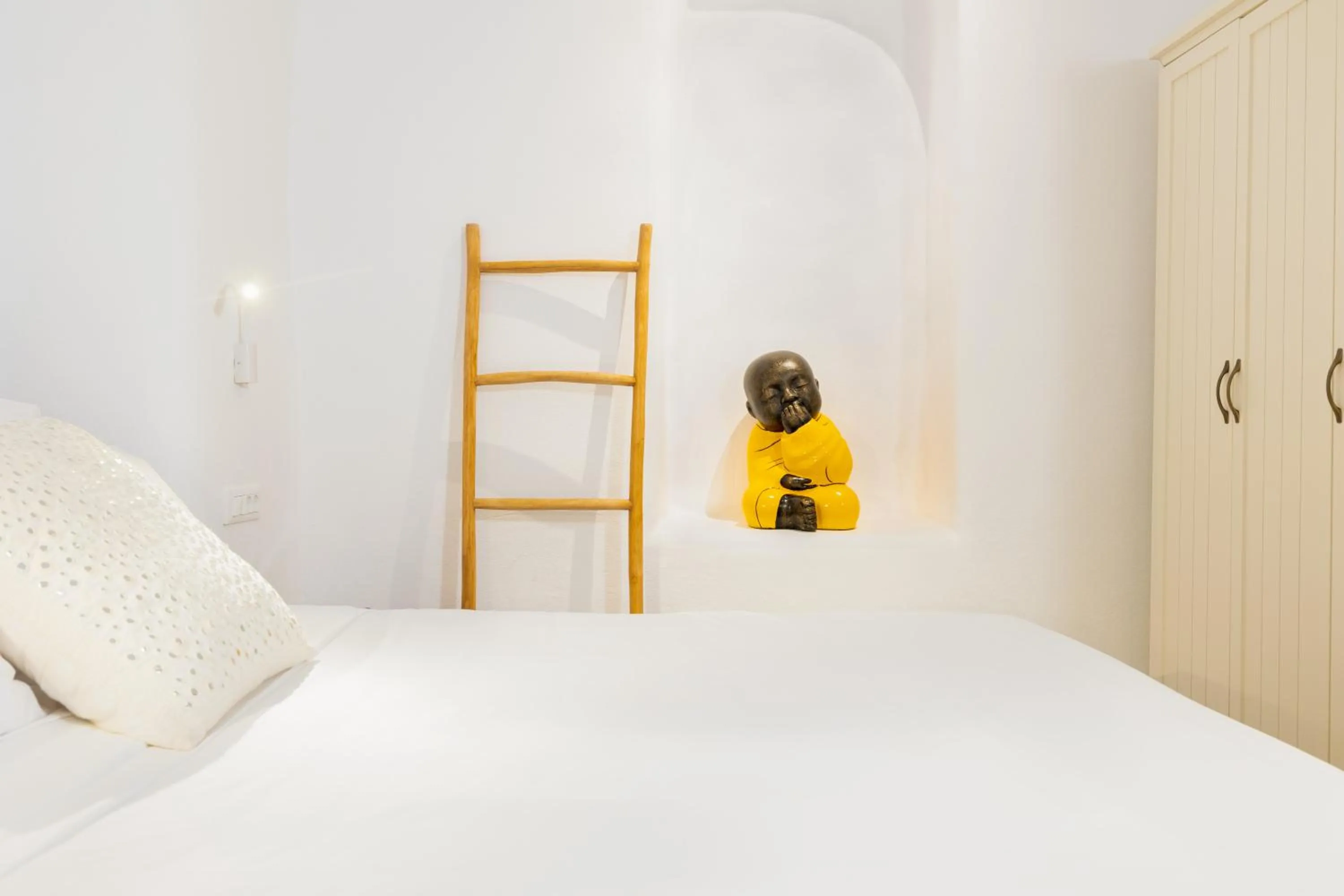 Photo of the whole room, Bed in CASASUNSHA Hybrid Retreat Santorini