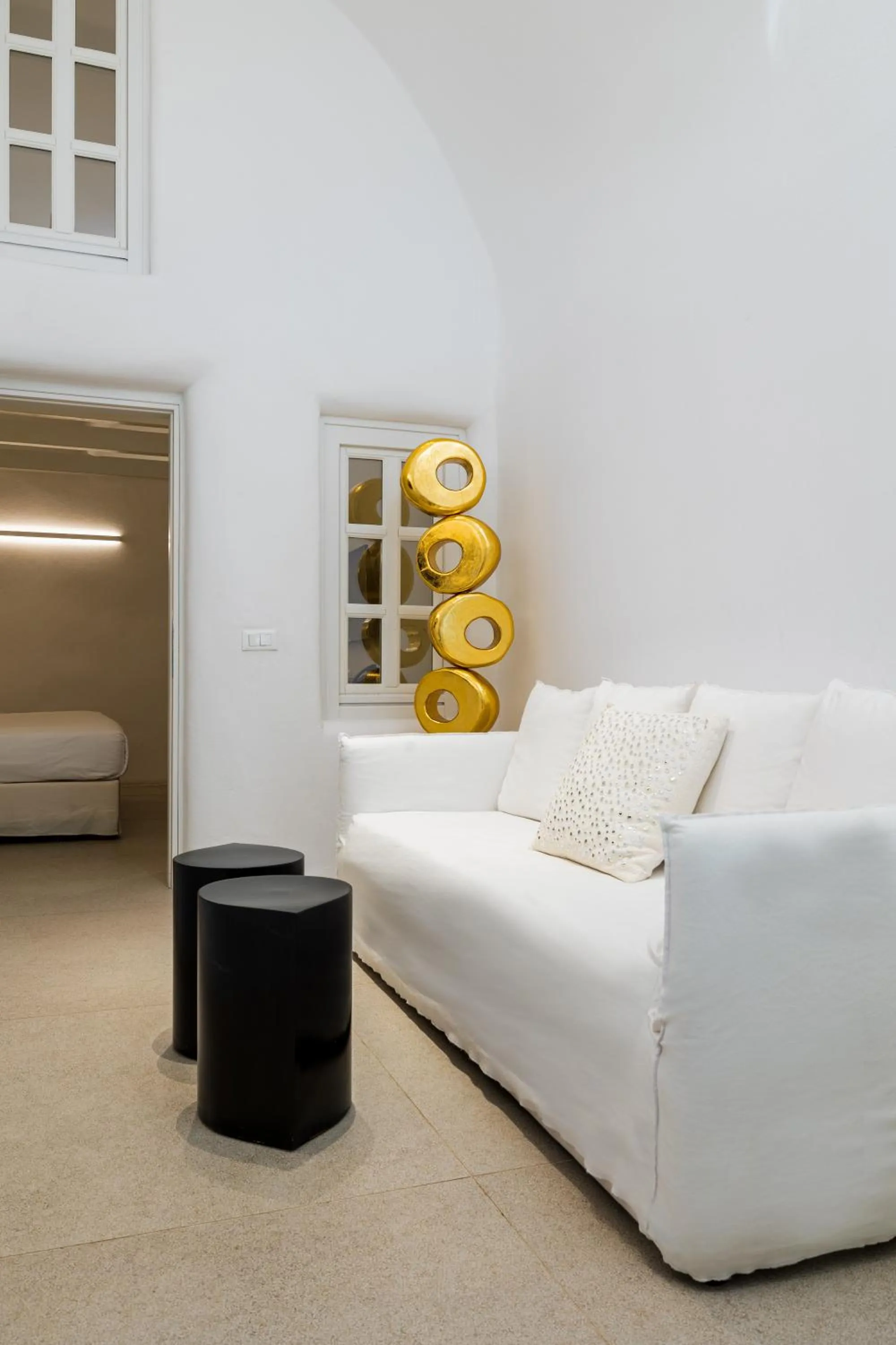 Seating area, Bed in CASASUNSHA Hybrid Retreat Santorini