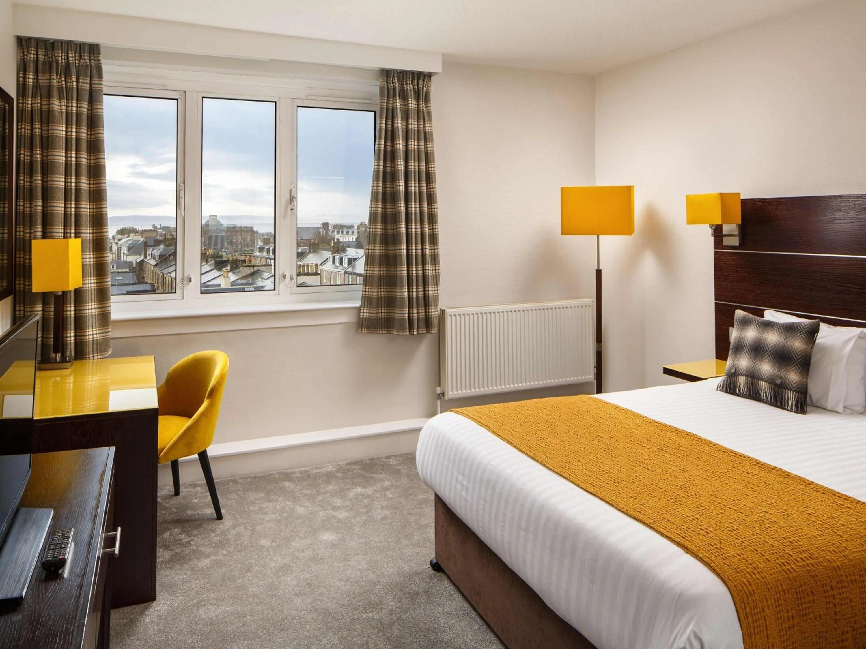 Bedroom, Bed in Mercure Ayr Hotel