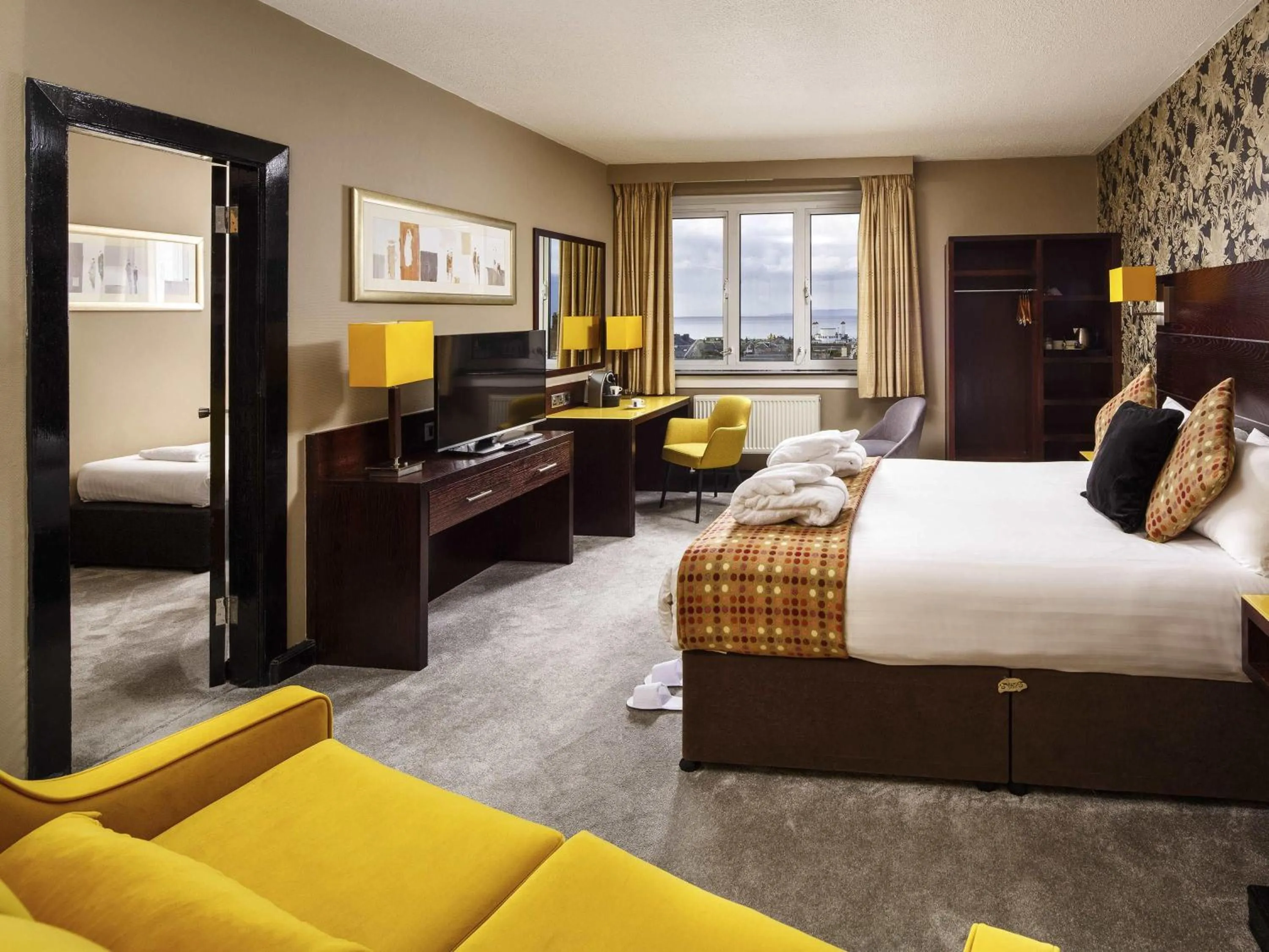 Bedroom, Bed in Mercure Ayr Hotel