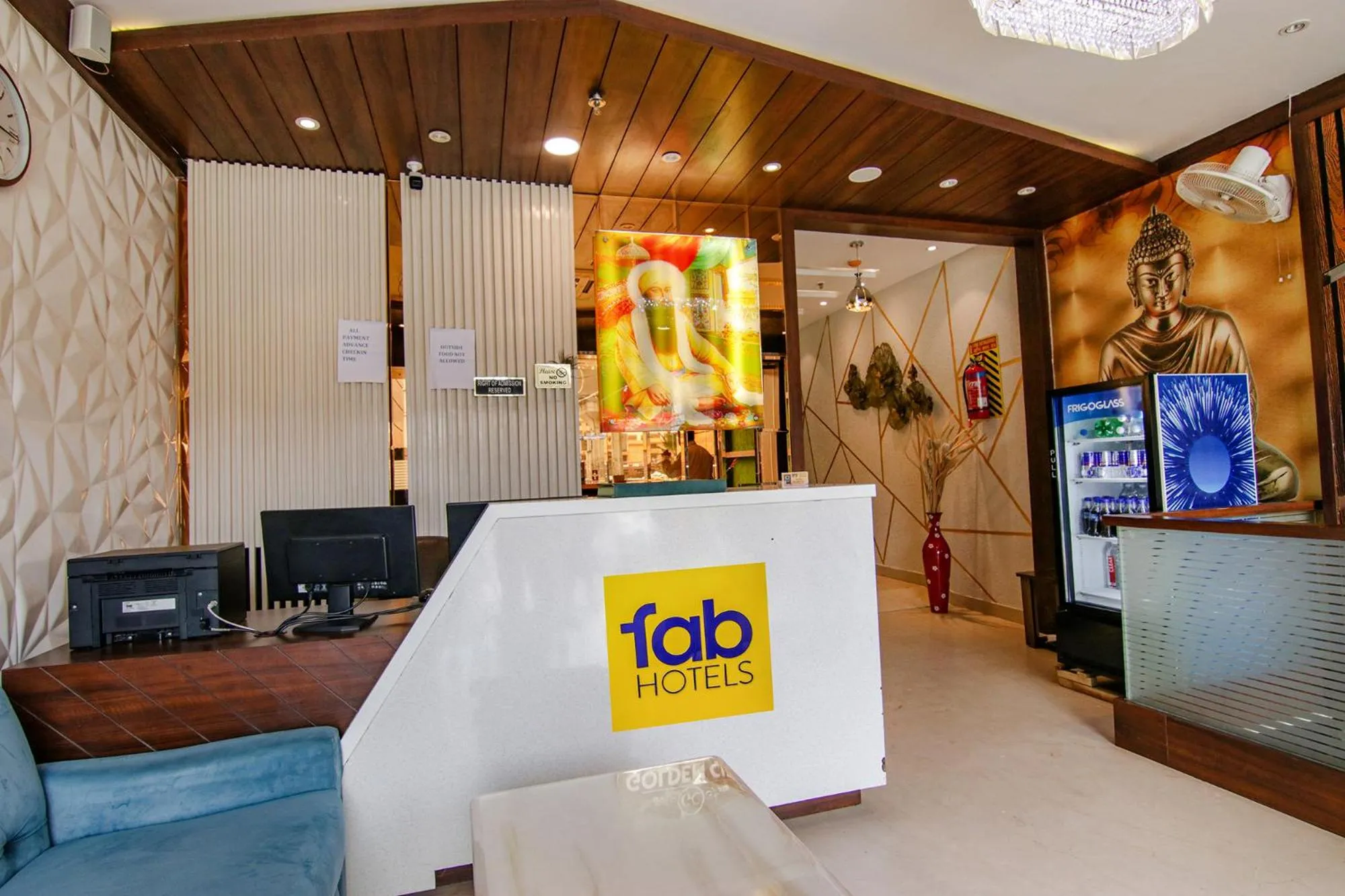 Lobby or reception in FabHotel Golden City