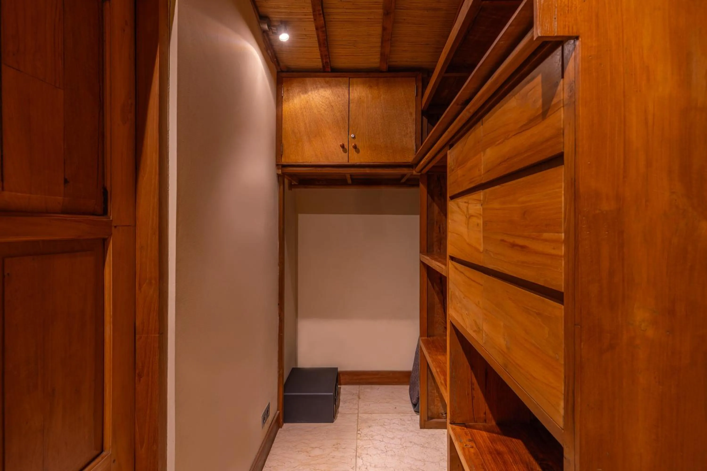 wardrobe in Wanderlust Villa by Betterplace