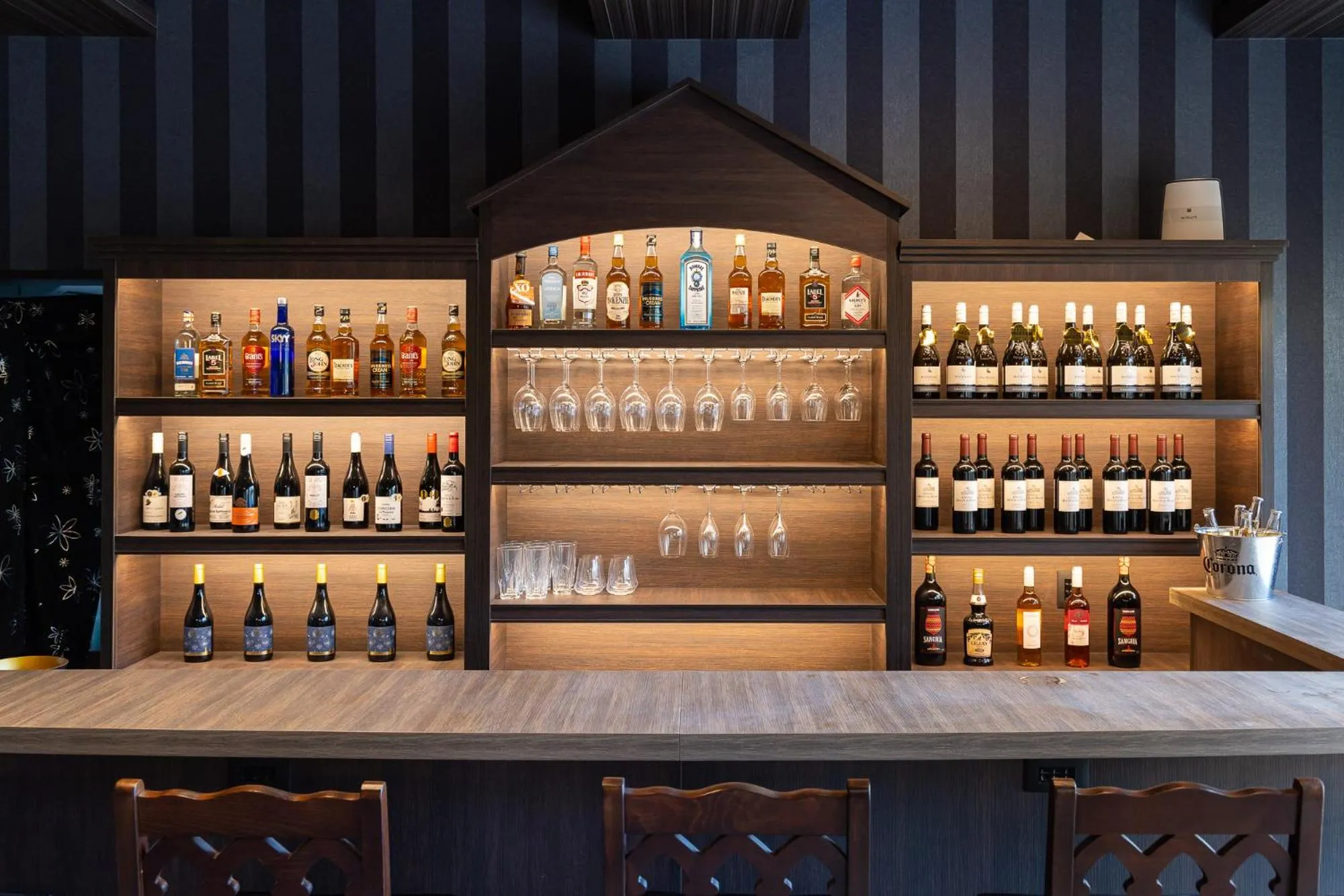 Lounge or bar in Almeria Hotel