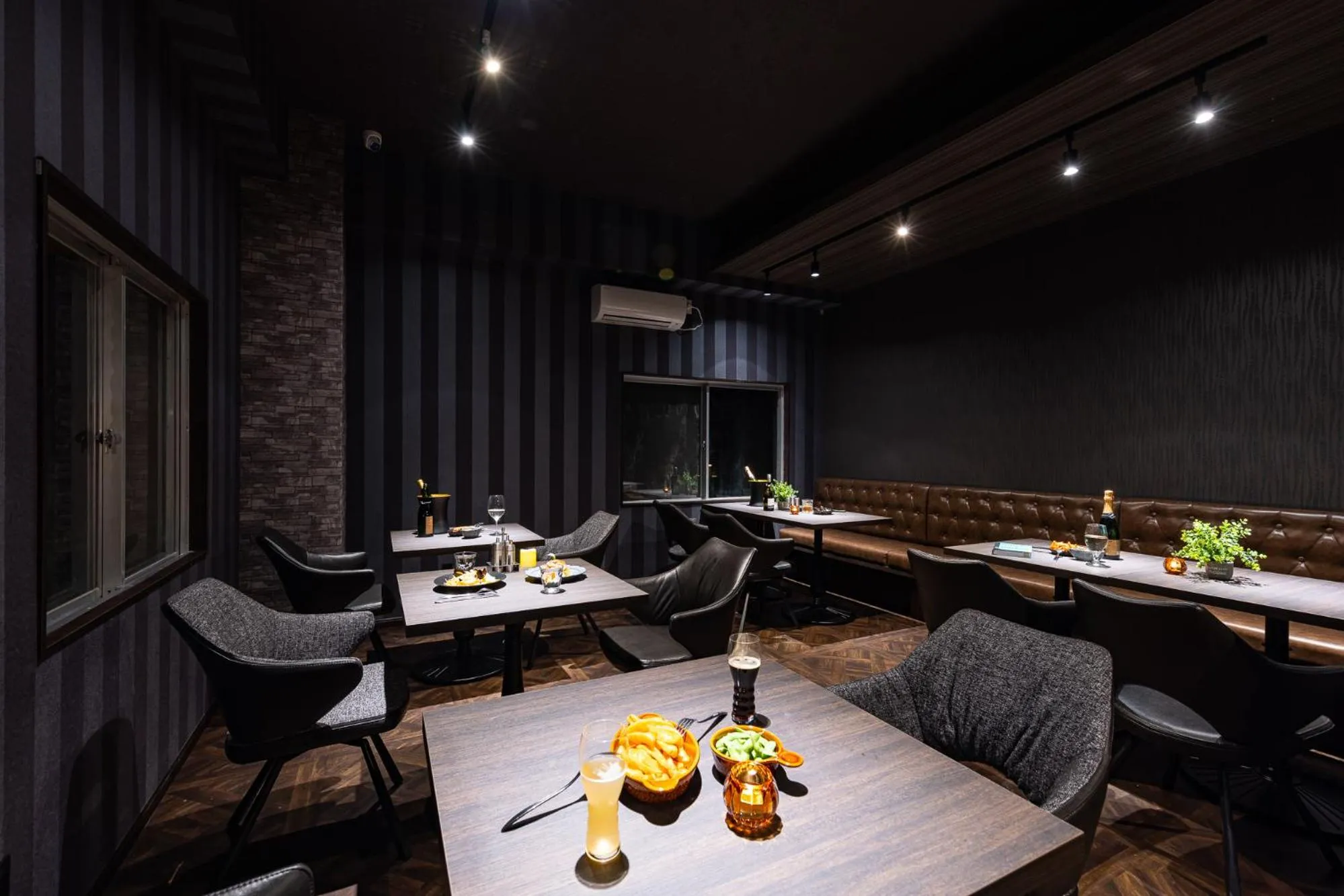 Restaurant/places to eat in Almeria Hotel