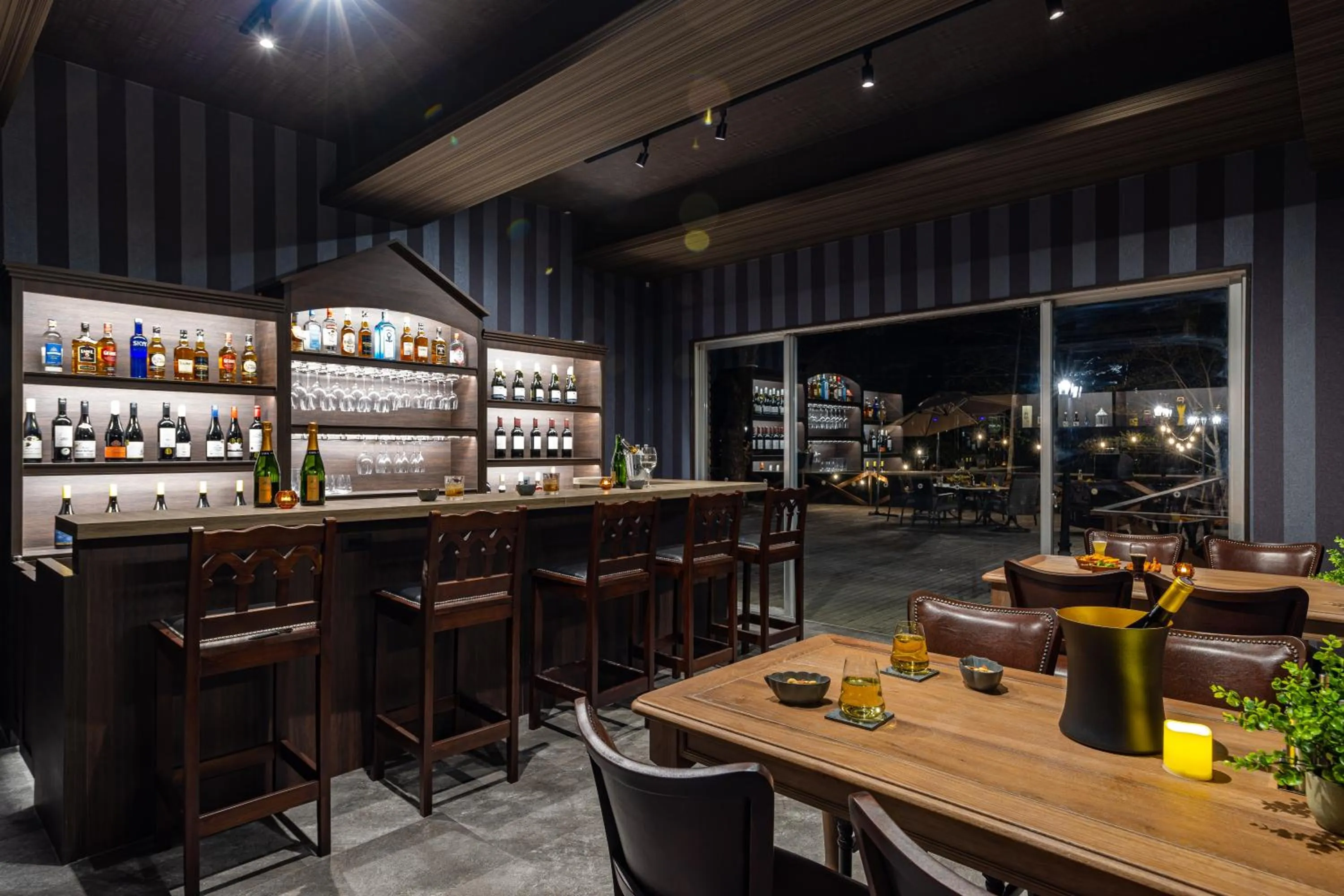 Restaurant/places to eat in Almeria Hotel