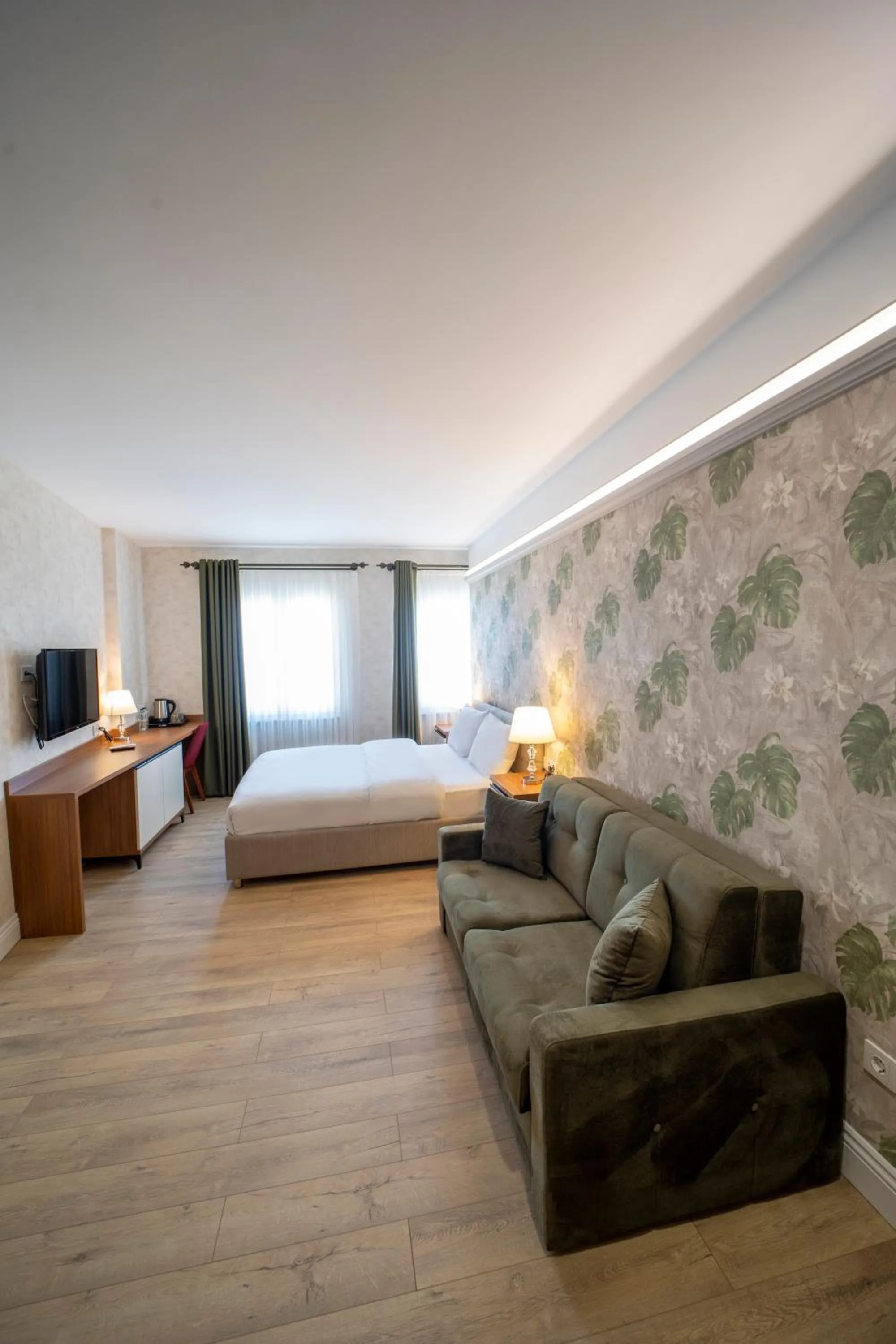 Photo of the whole room, Bed in MELL City Suites Hotel