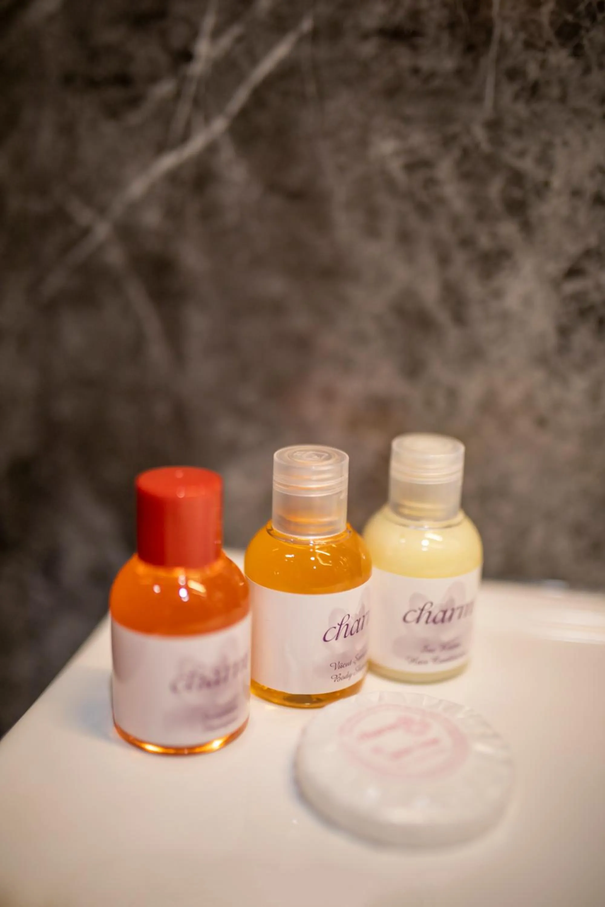 Bathroom in MELL City Suites Hotel