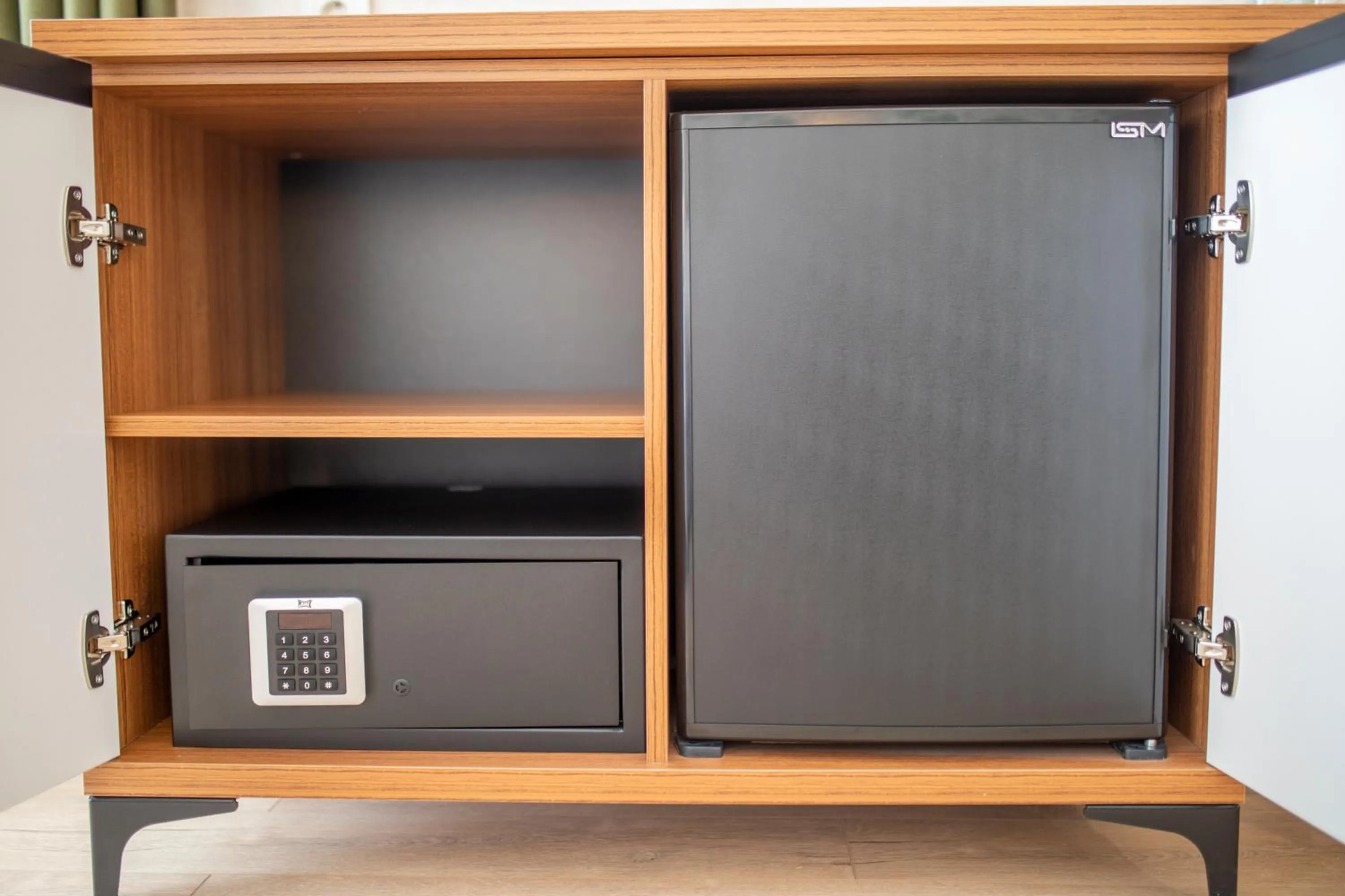 Kitchen or kitchenette in MELL City Suites Hotel