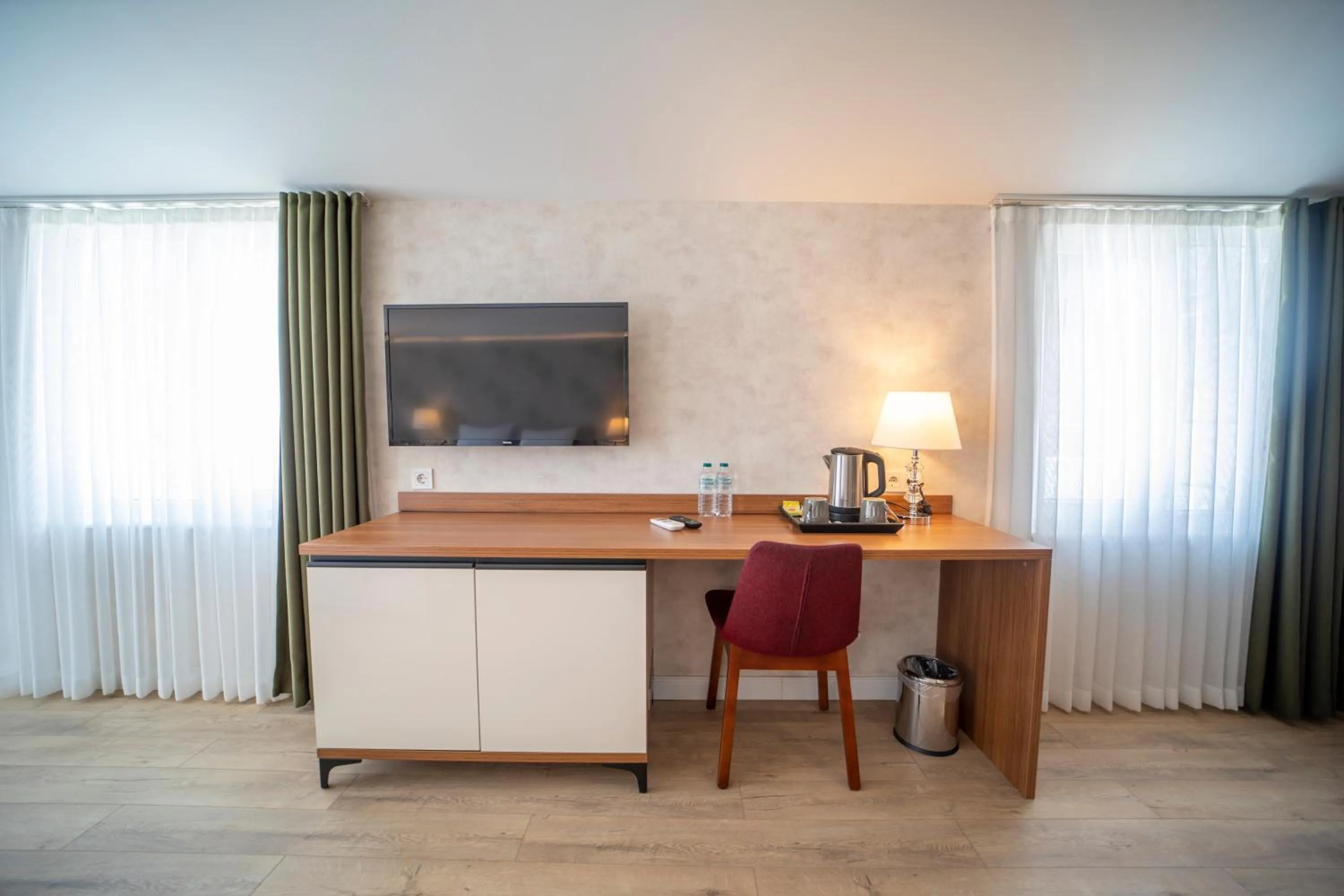 Coffee/tea facilities in MELL City Suites Hotel