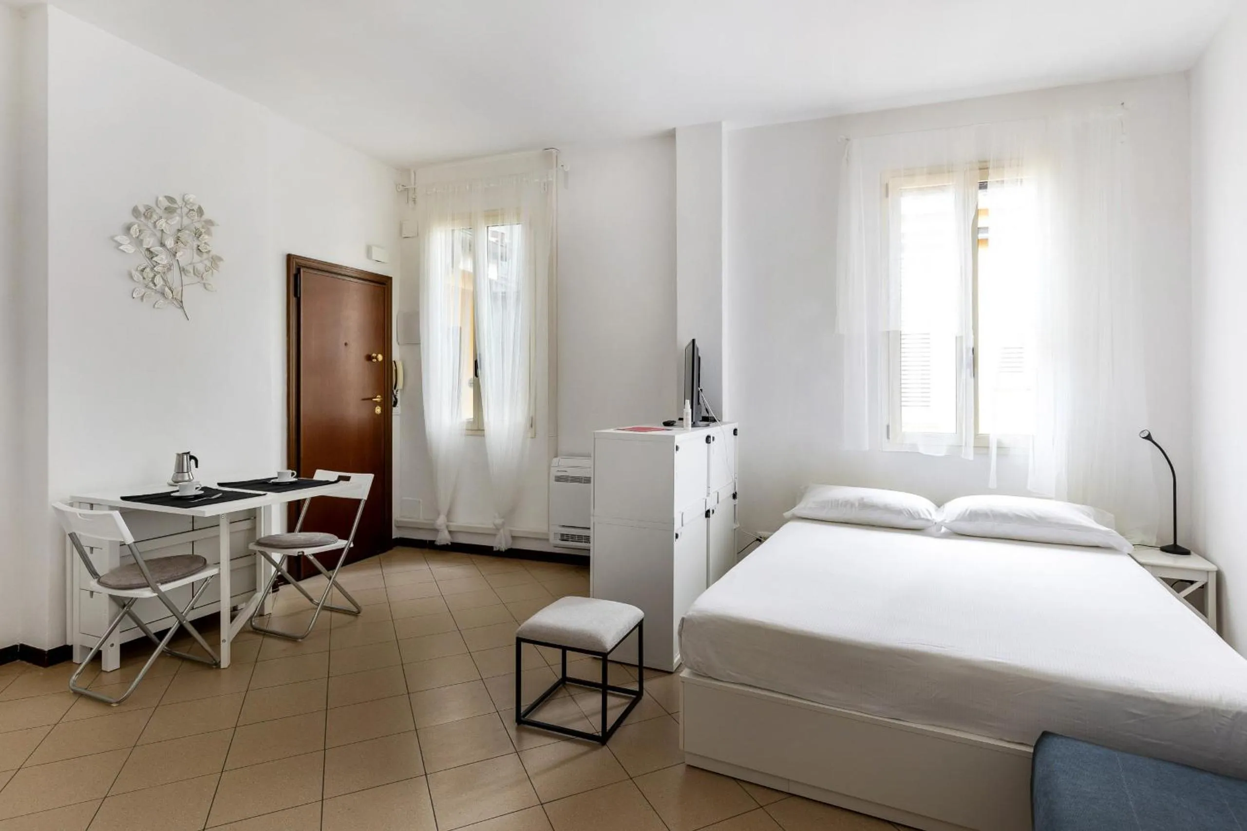 White Leaves Studio by Wonderful Italy