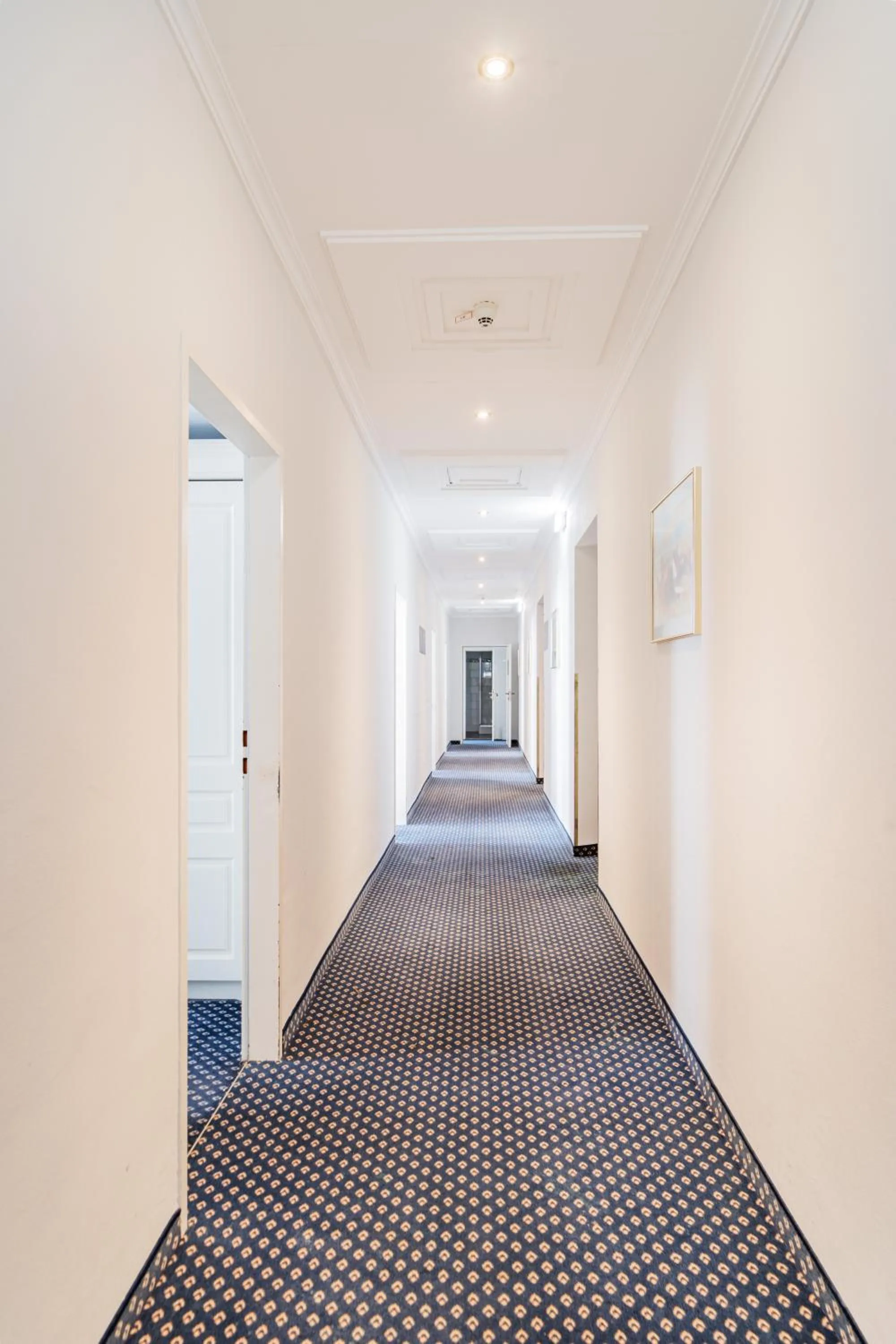 Self-Check-In Hotel Adlon