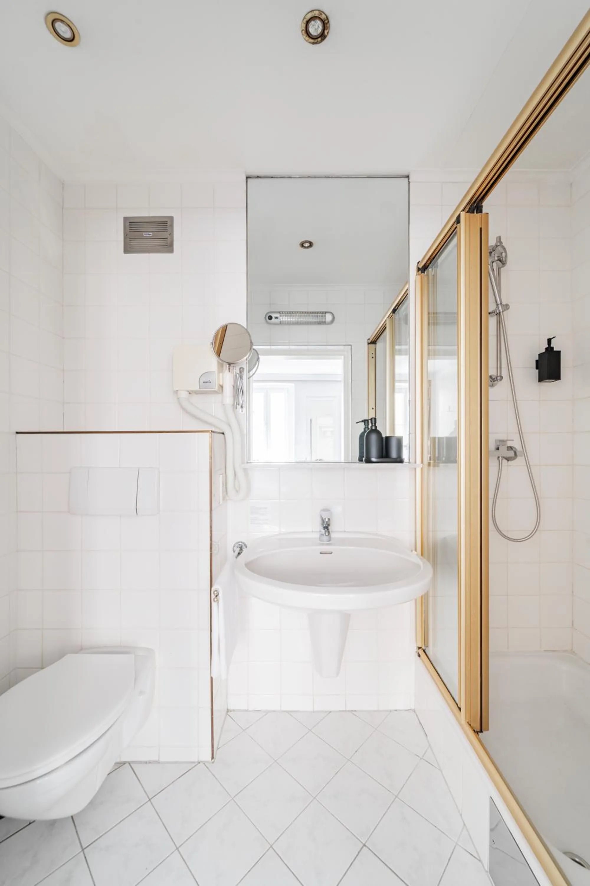 Self-Check-In Hotel Adlon