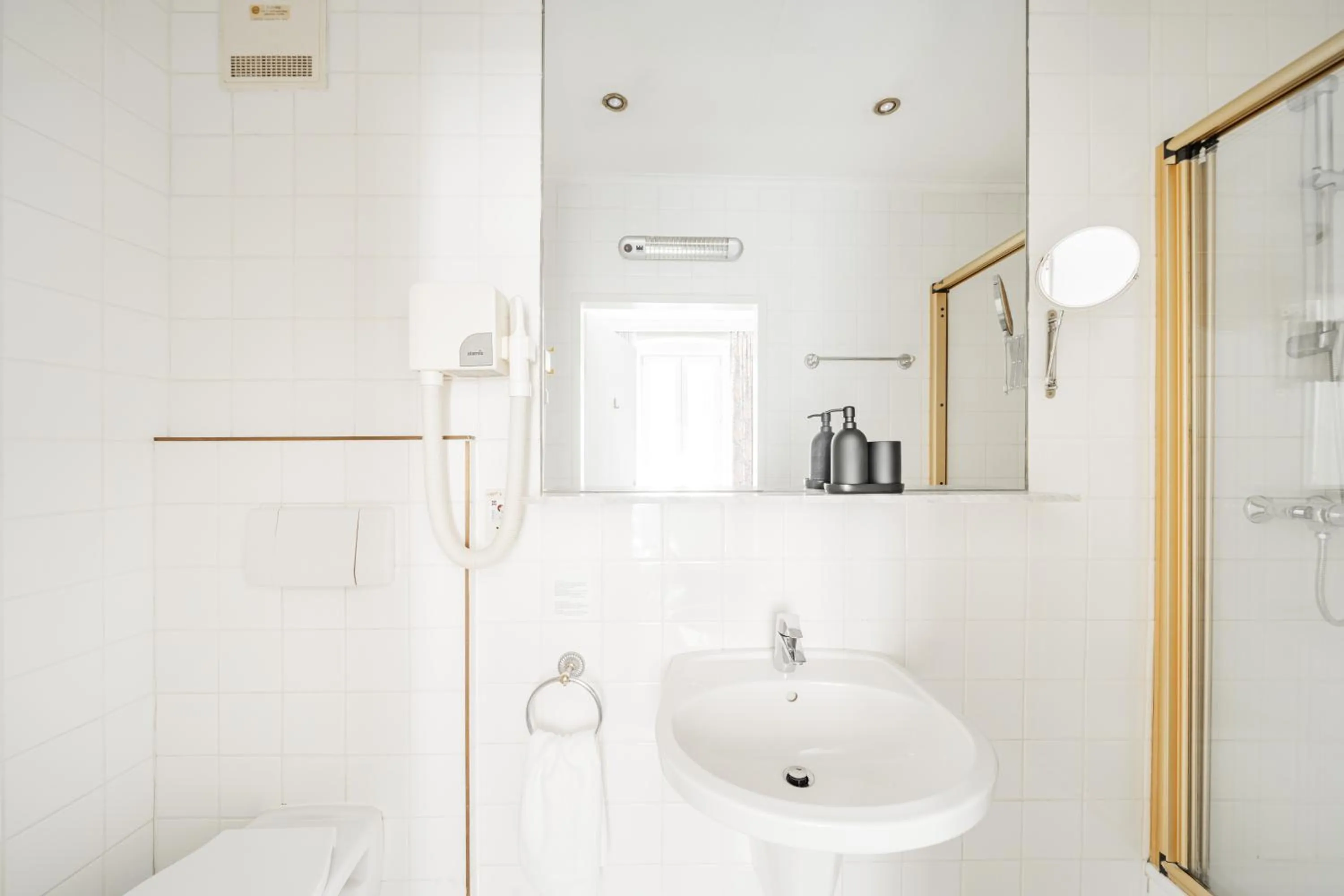 Self-Check-In Hotel Adlon