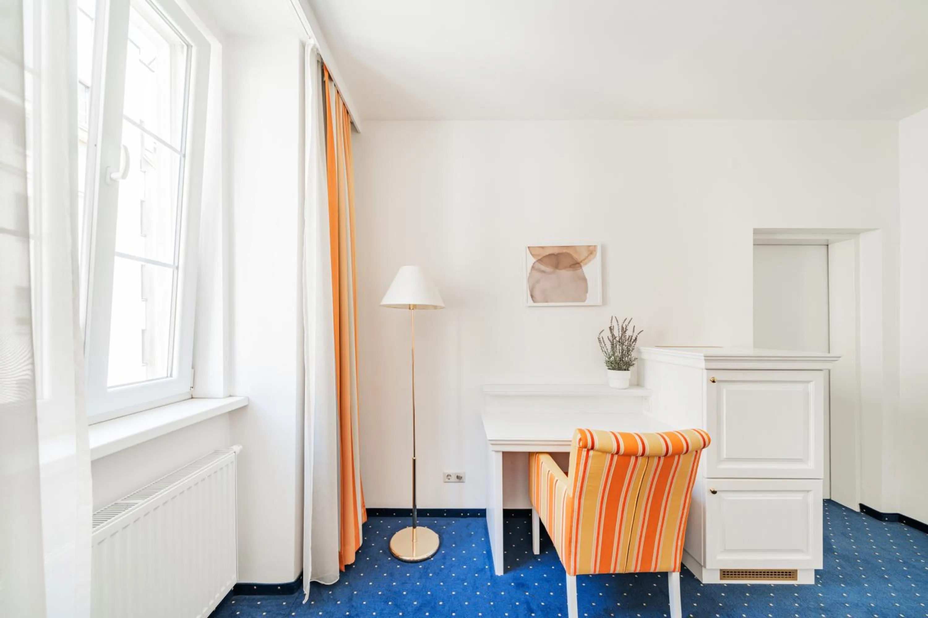 Self-Check-In Hotel Adlon