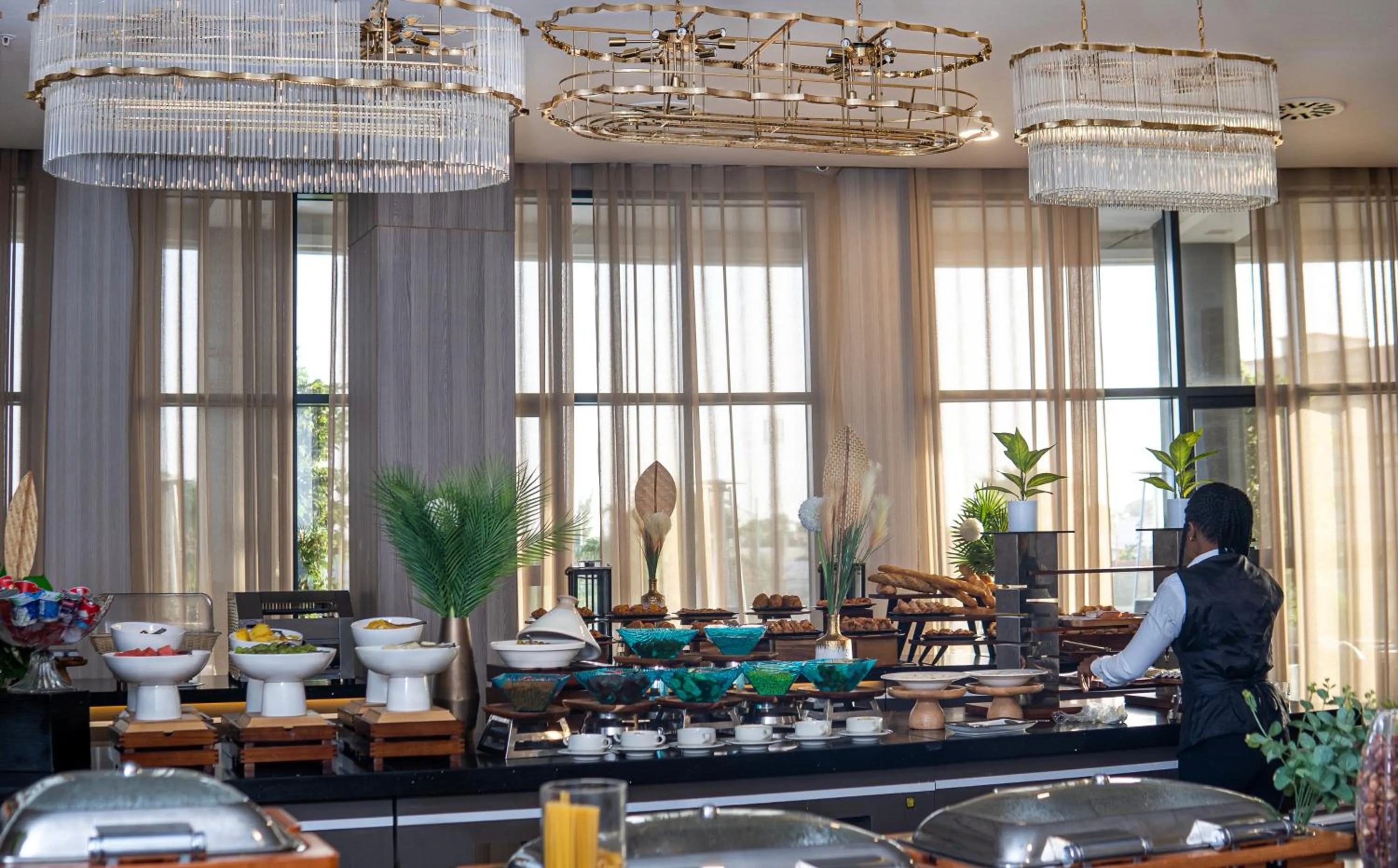 Restaurant/places to eat in FASQ Hotel