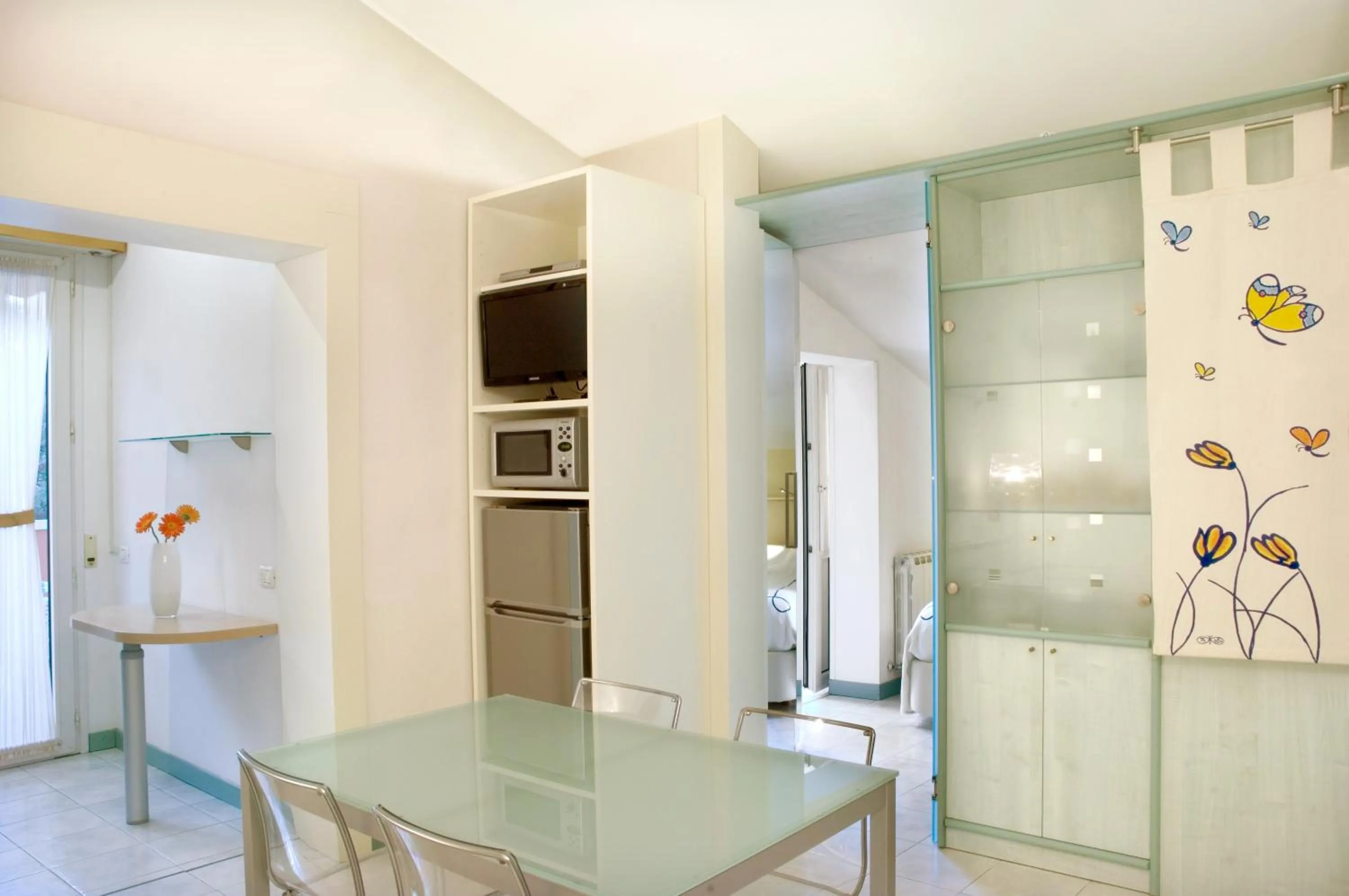 Dining area in Hotel Eros Residence