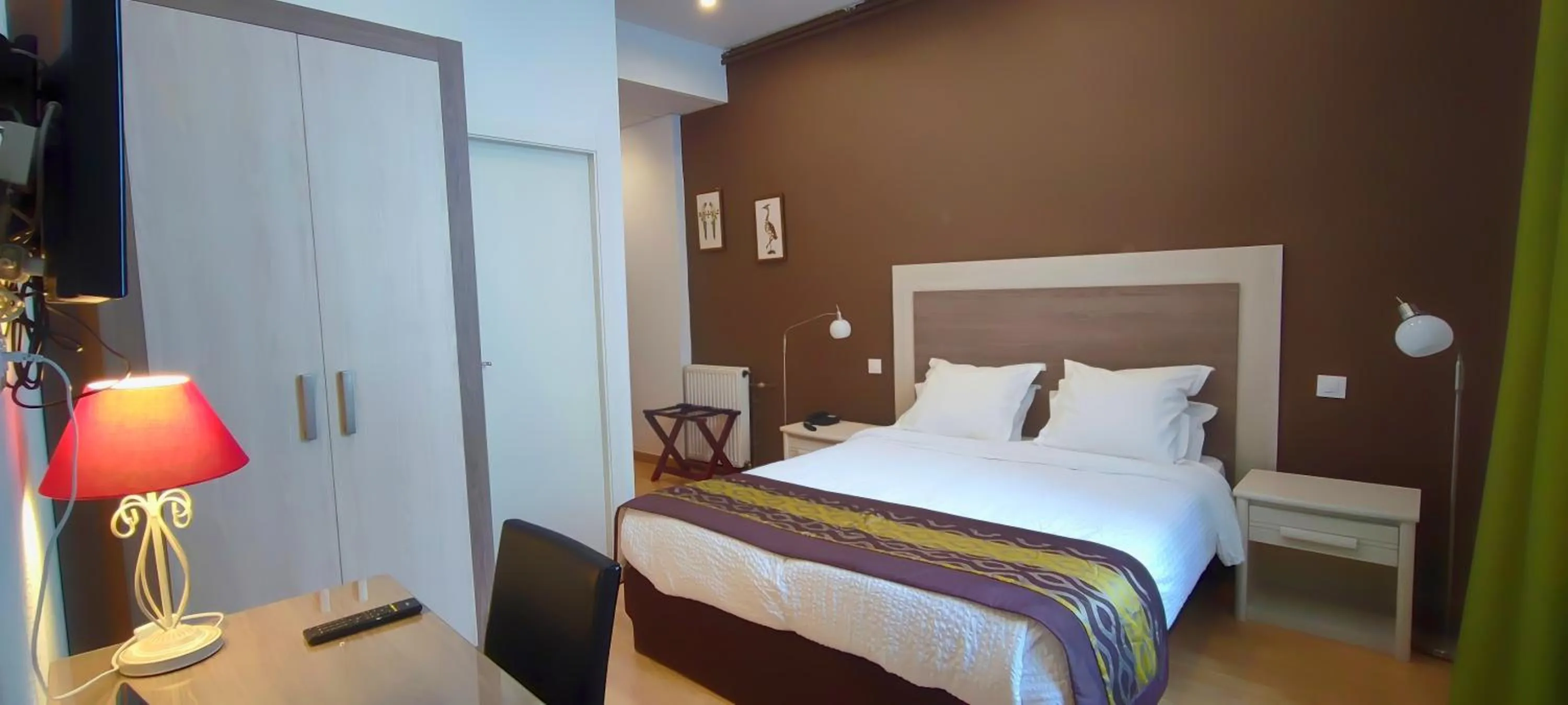 Bed in Logis Grand Hotel Pelisson