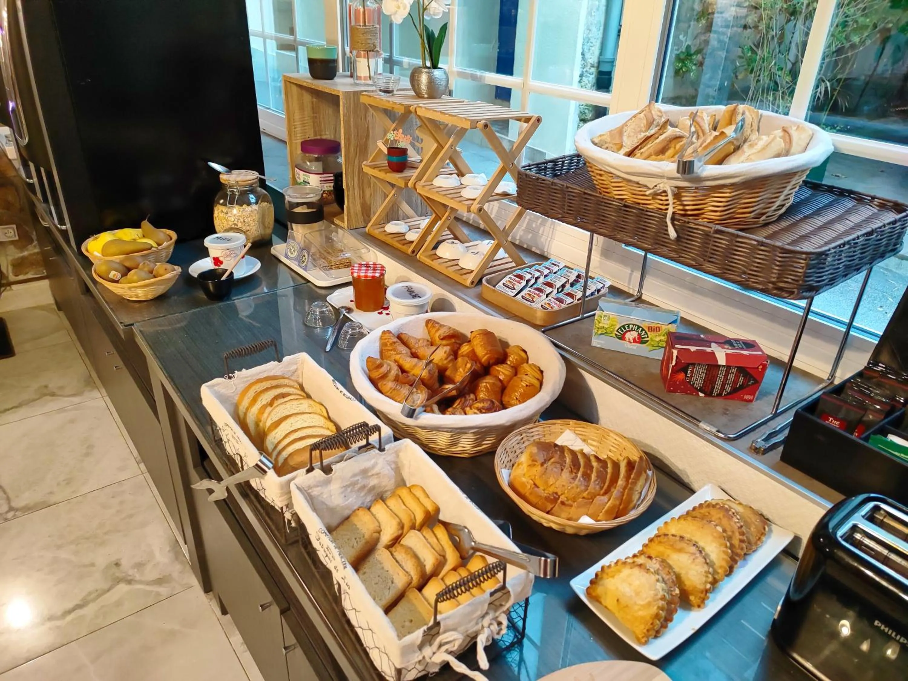 Breakfast in Logis Grand Hotel Pelisson