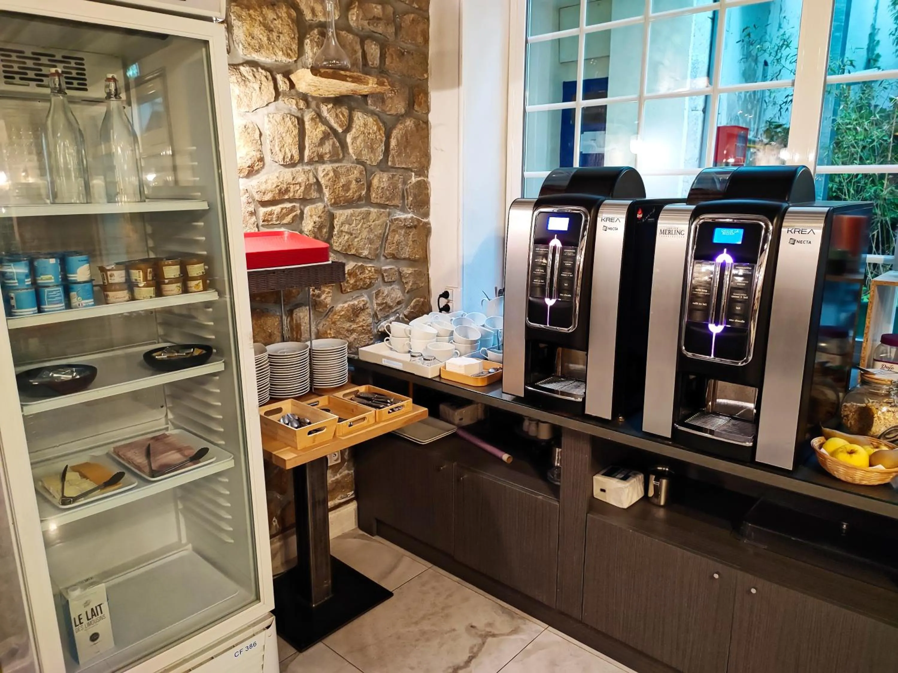 Breakfast in Logis Grand Hotel Pelisson